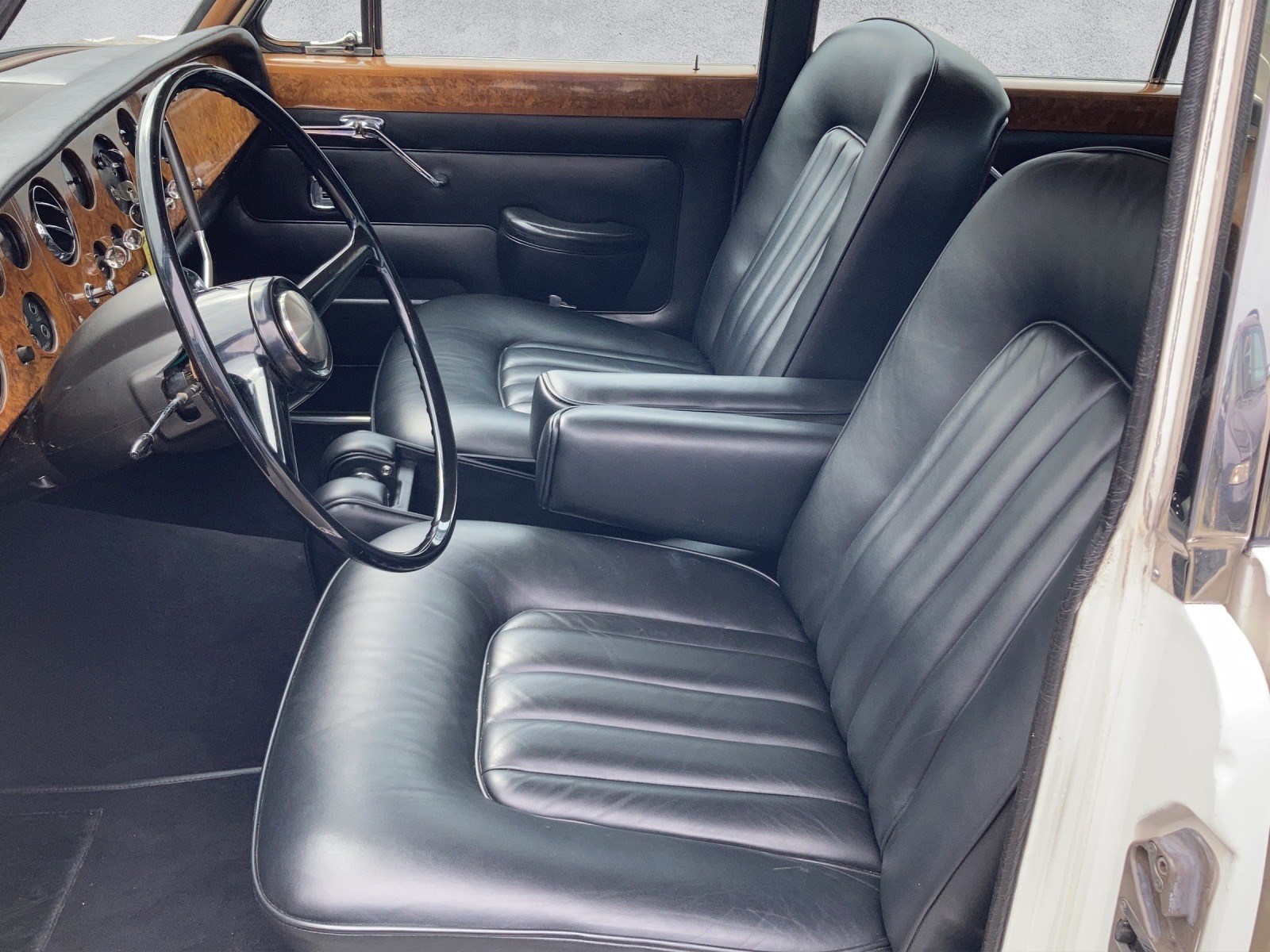 ROLLS-ROYCE Silver Shadow-image-6
