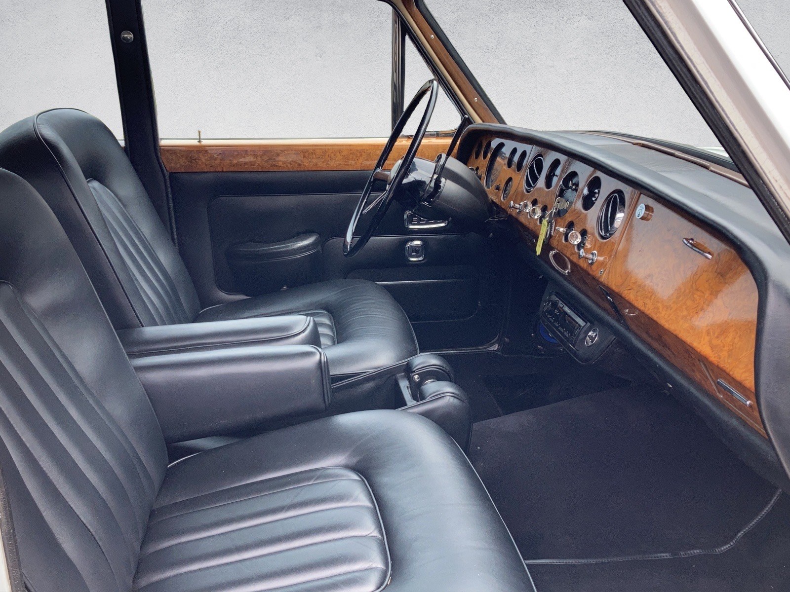 ROLLS-ROYCE Silver Shadow-image-8