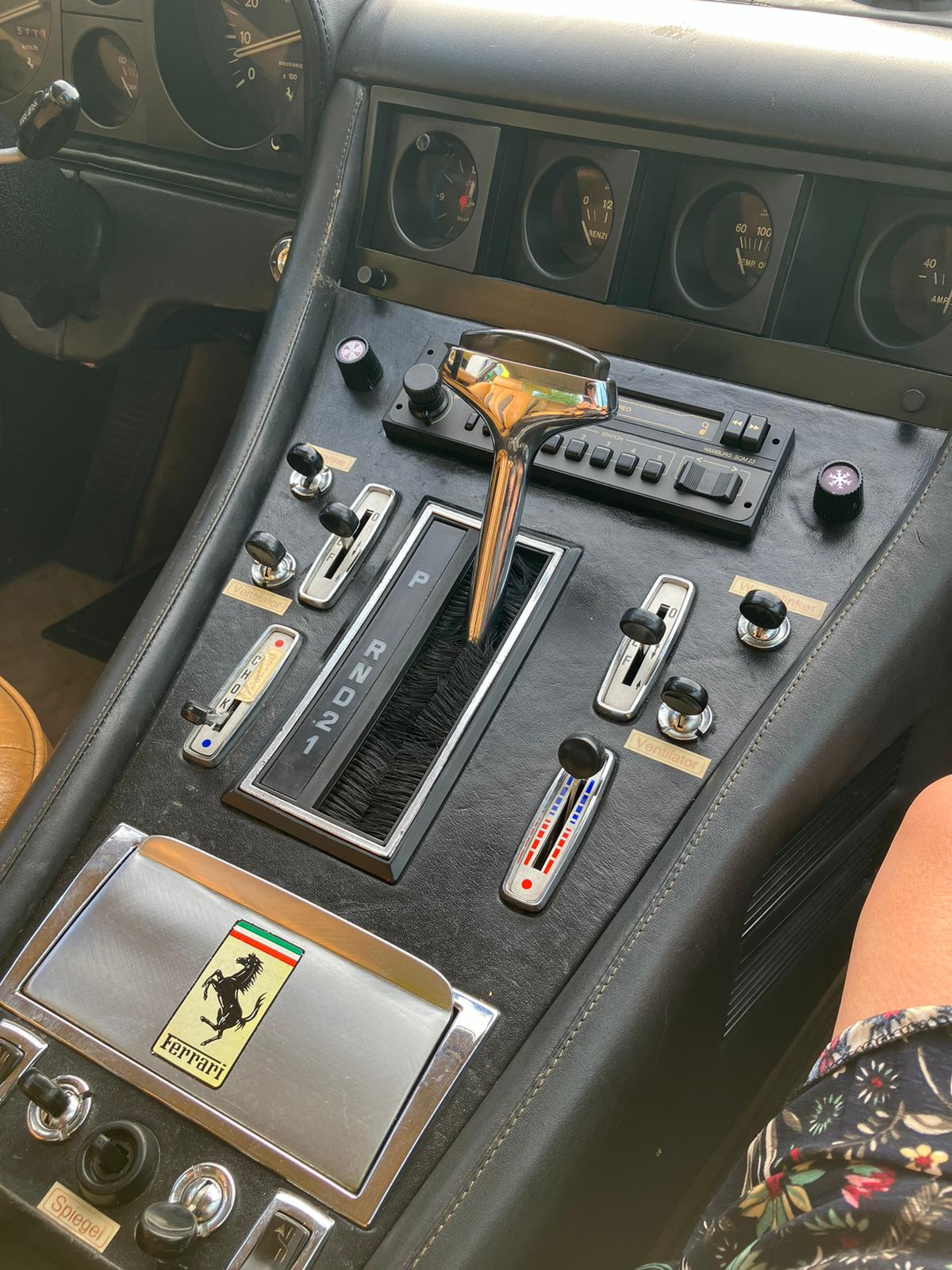 FERRARI 400-image-1