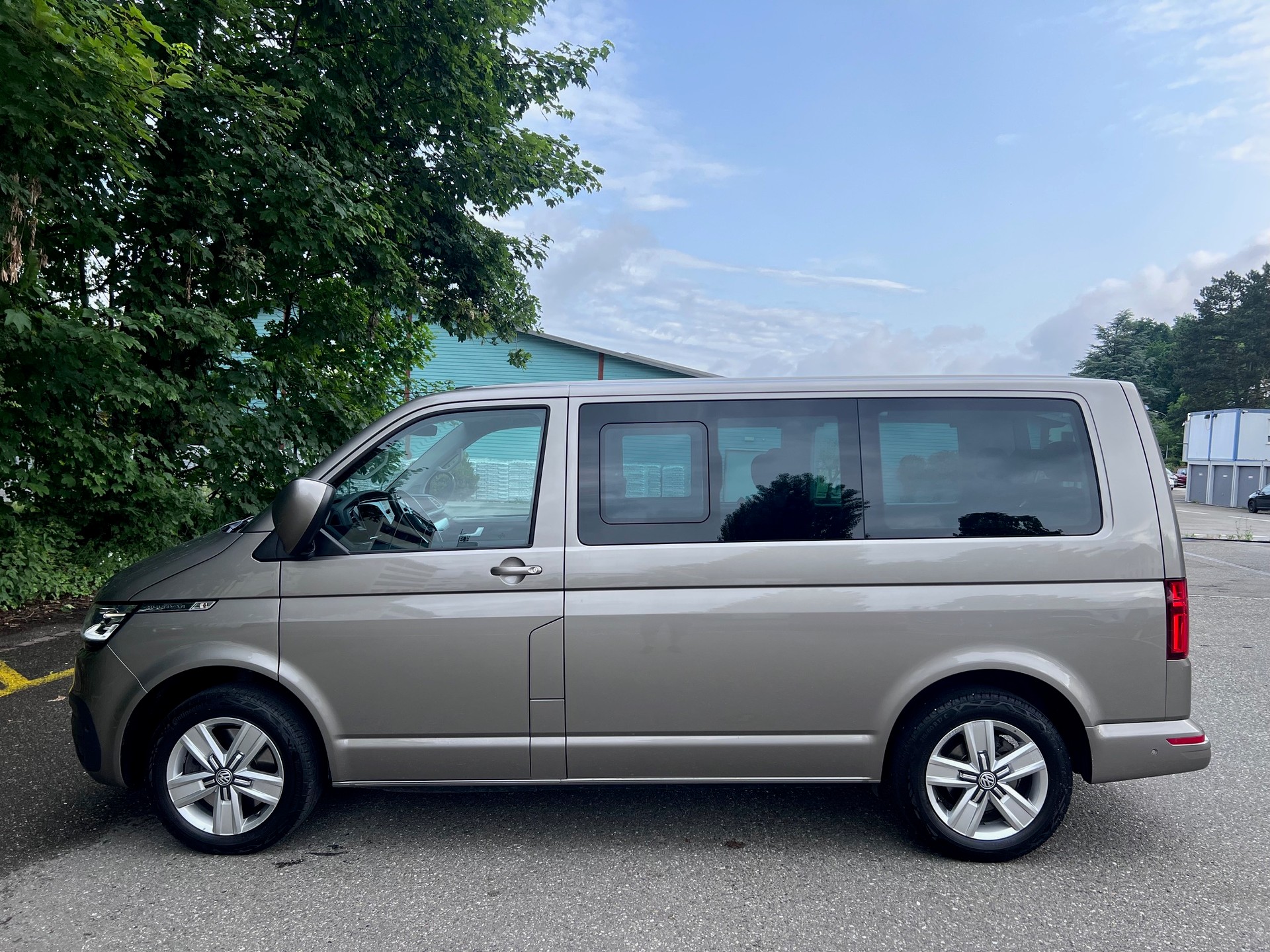 VW T6.1 Multivan 2.0 TDI Comfortline 4Motion DSG-showroom-element-1