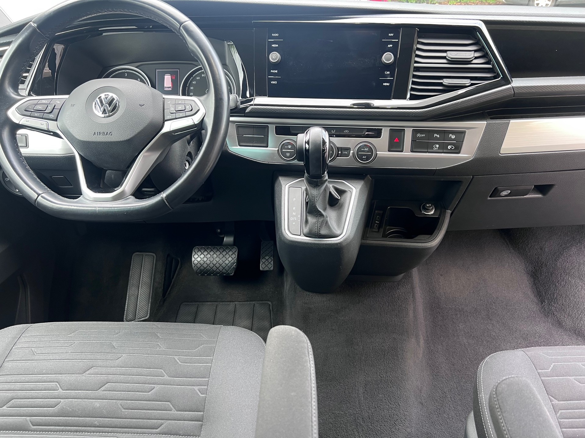 VW T6.1 Multivan 2.0 TDI Comfortline 4Motion DSG-showroom-element-3