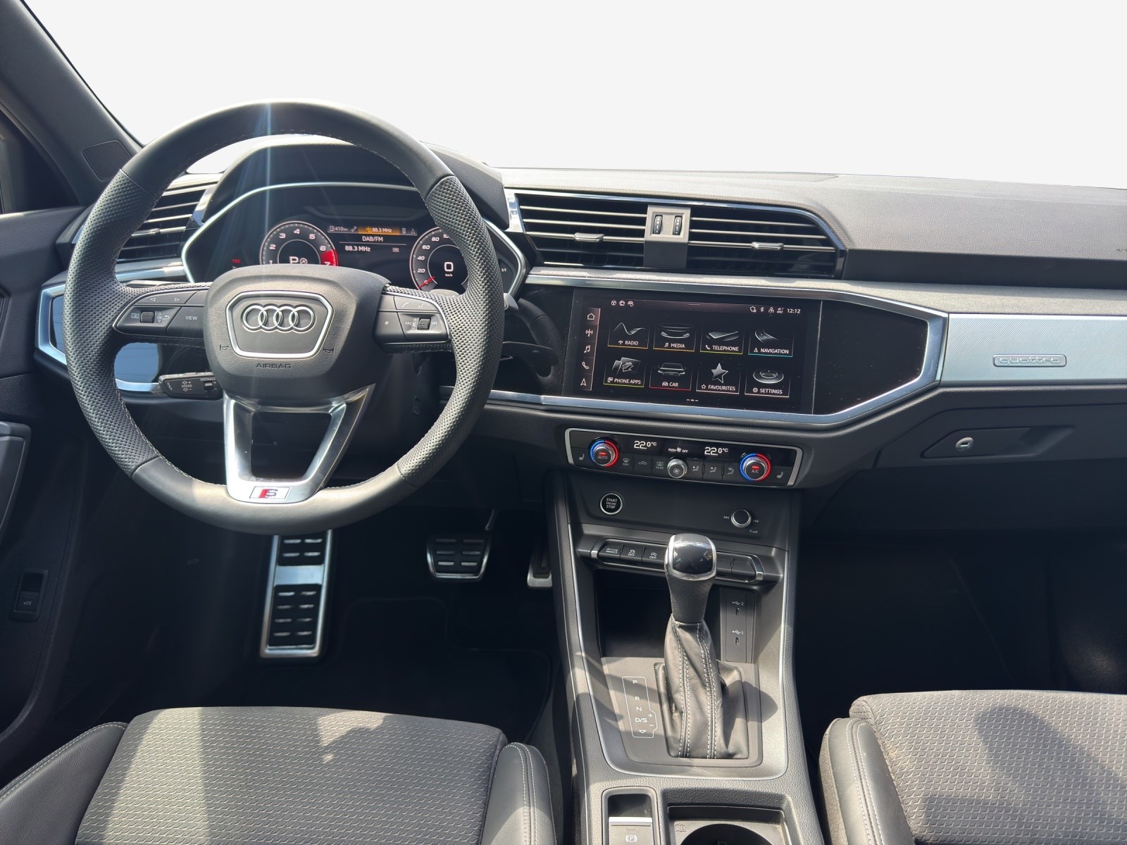 AUDI Q3 Sportback 40 TFSI S line quattro-image-8