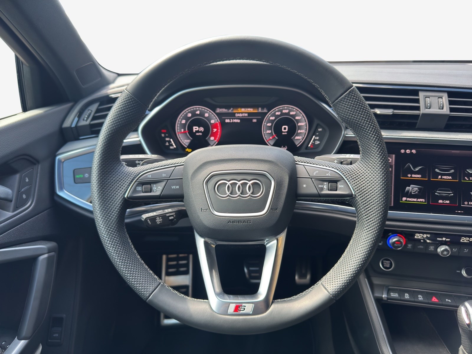 AUDI Q3 Sportback 40 TFSI S line quattro-image-9