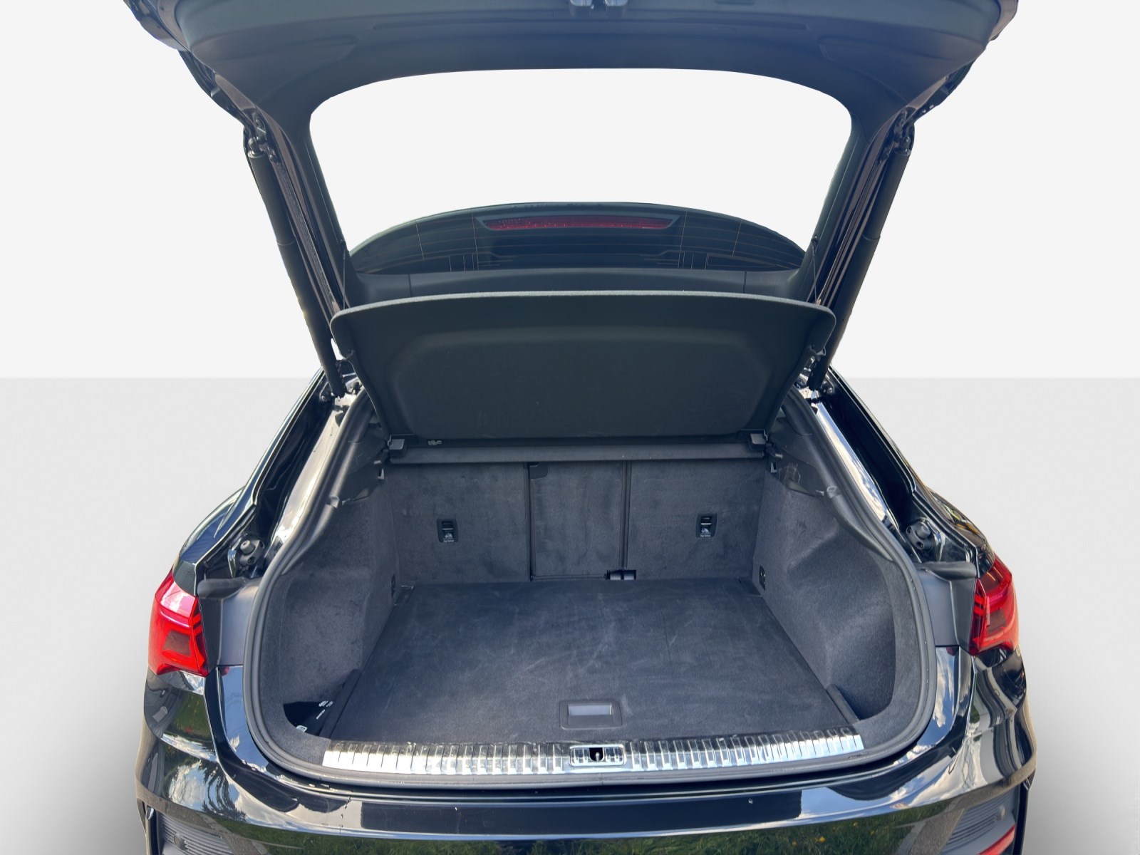 AUDI Q3 Sportback 40 TFSI S line quattro-image-12