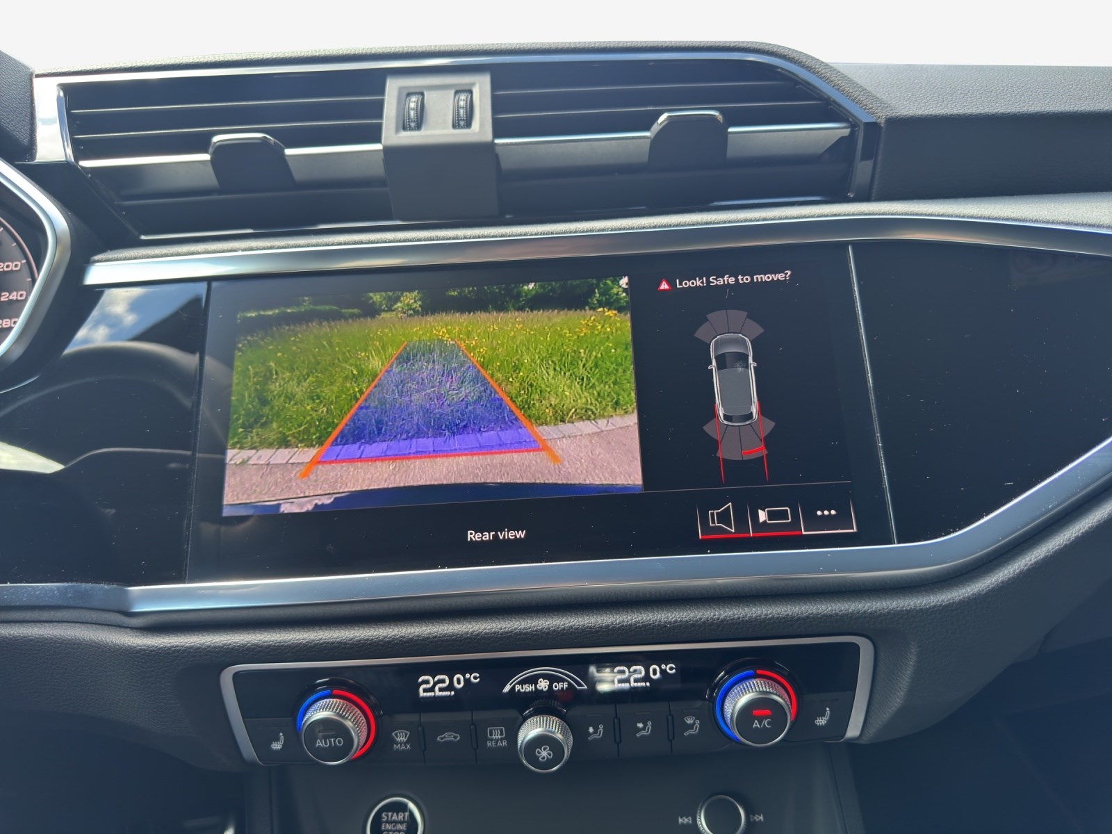 AUDI Q3 Sportback 40 TFSI S line quattro-image-14