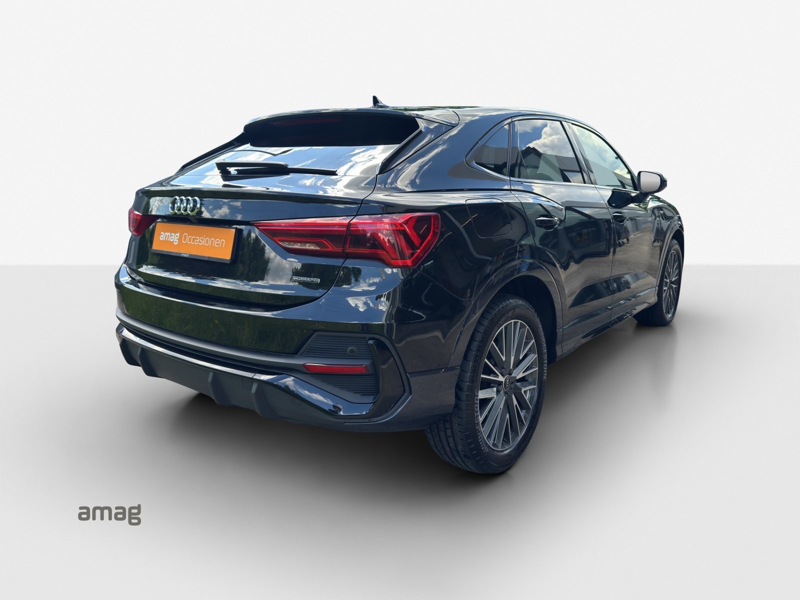 AUDI Q3 Sportback 40 TFSI S line quattro-image-4