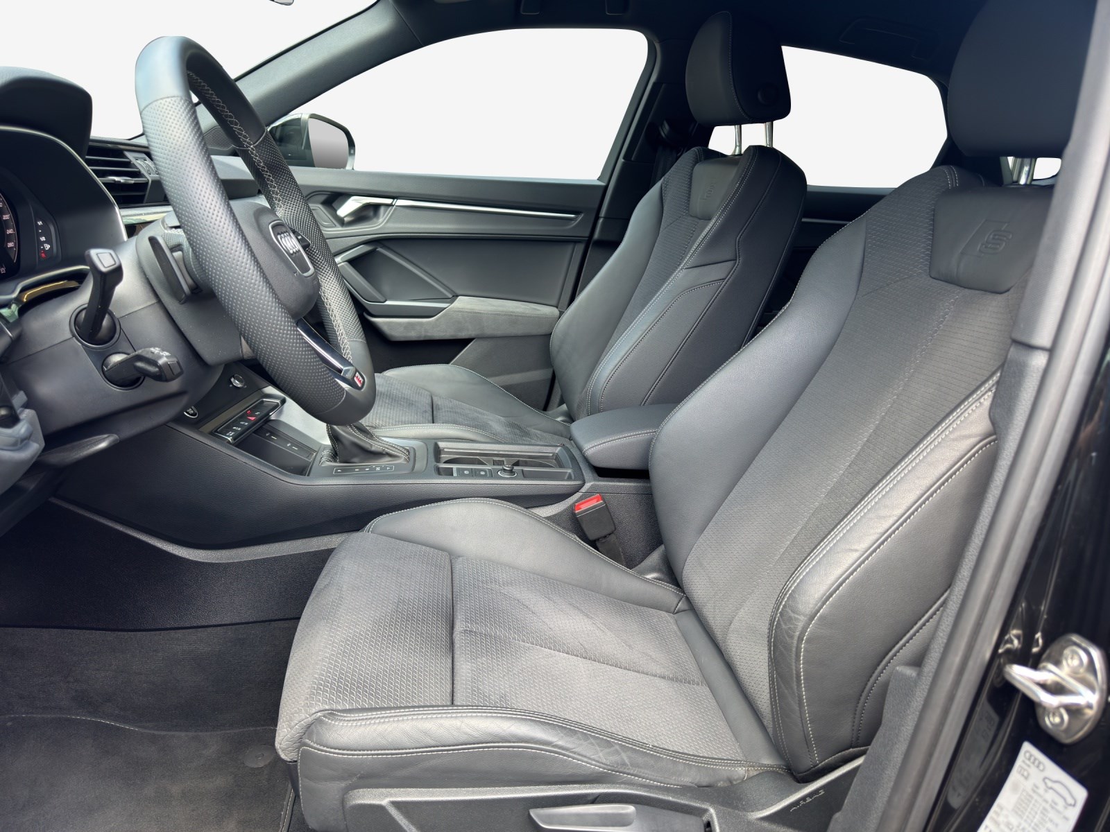 AUDI Q3 Sportback 40 TFSI S line quattro-image-7