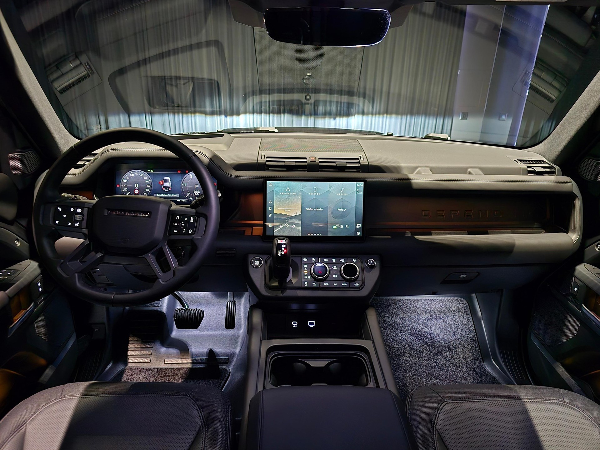 LAND ROVER Defender 110 3.0 D I6 300 X-Dynamic HSE-image-16