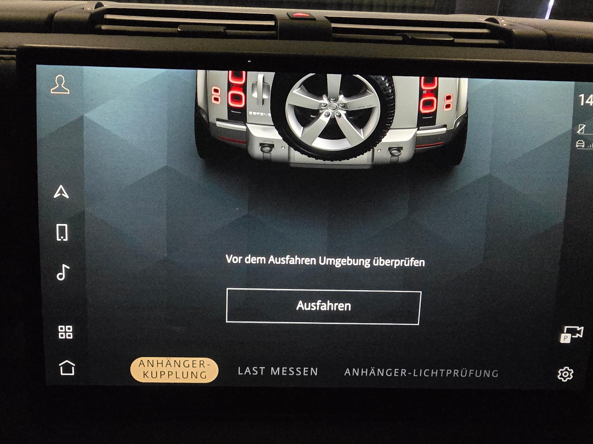 LAND ROVER Defender 110 3.0 D I6 300 X-Dynamic HSE-image-25