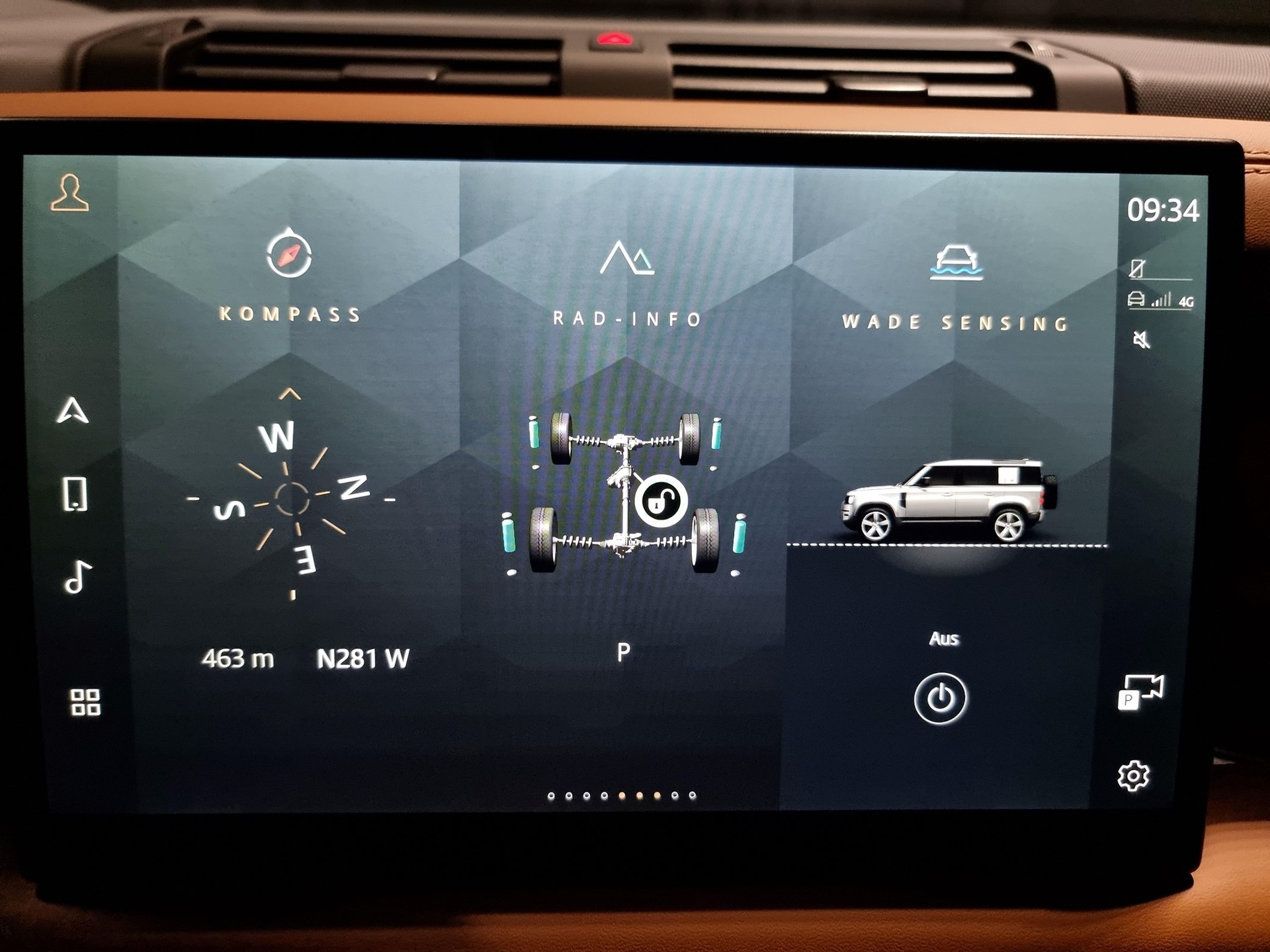 LAND ROVER Defender 110 3.0 D I6 300 X-Dynamic HSE-image-4