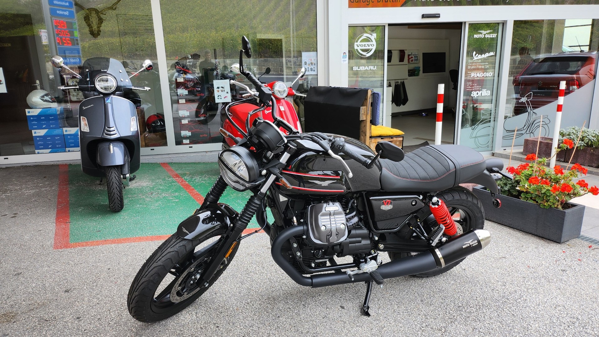 MOTO GUZZI V7 IV 850 Stone Special Edition-showroom-element-2