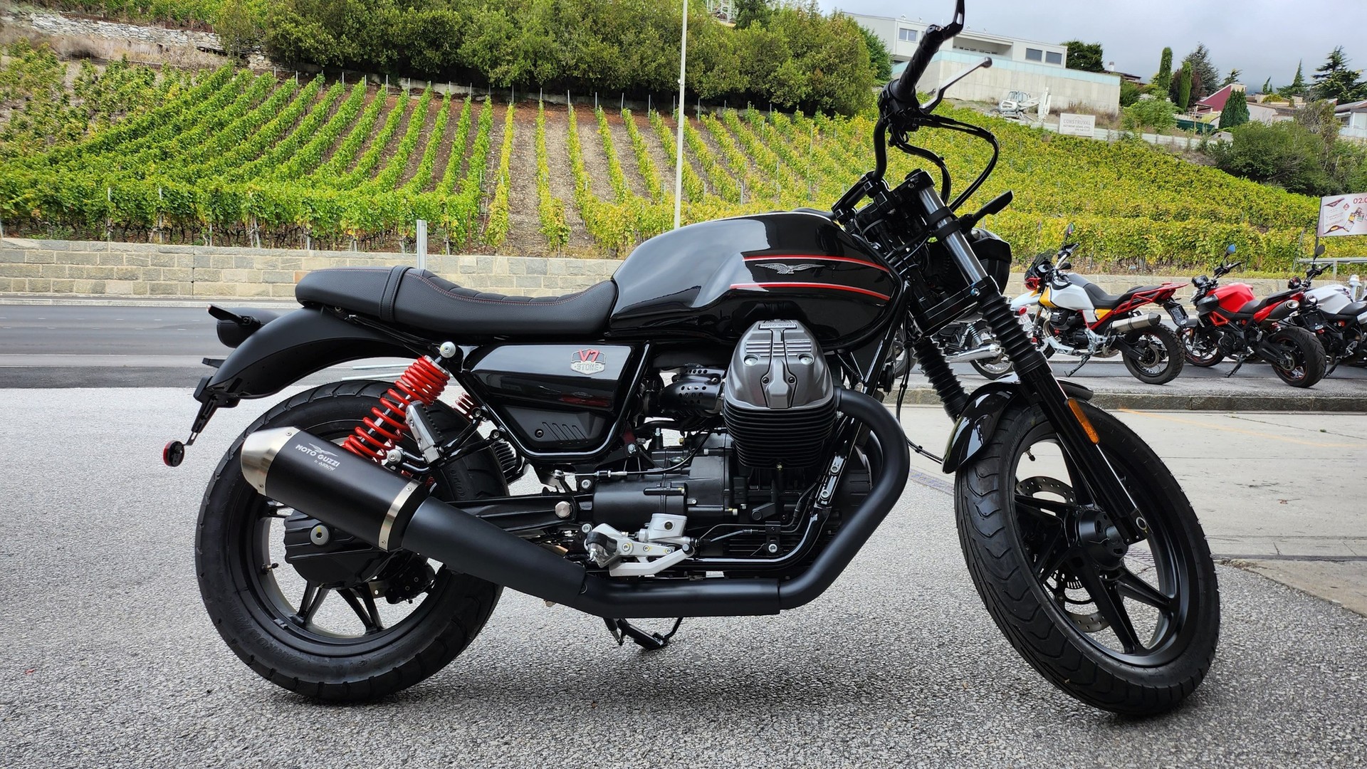 MOTO GUZZI V7 IV 850 Stone Special Edition-showroom-element-3