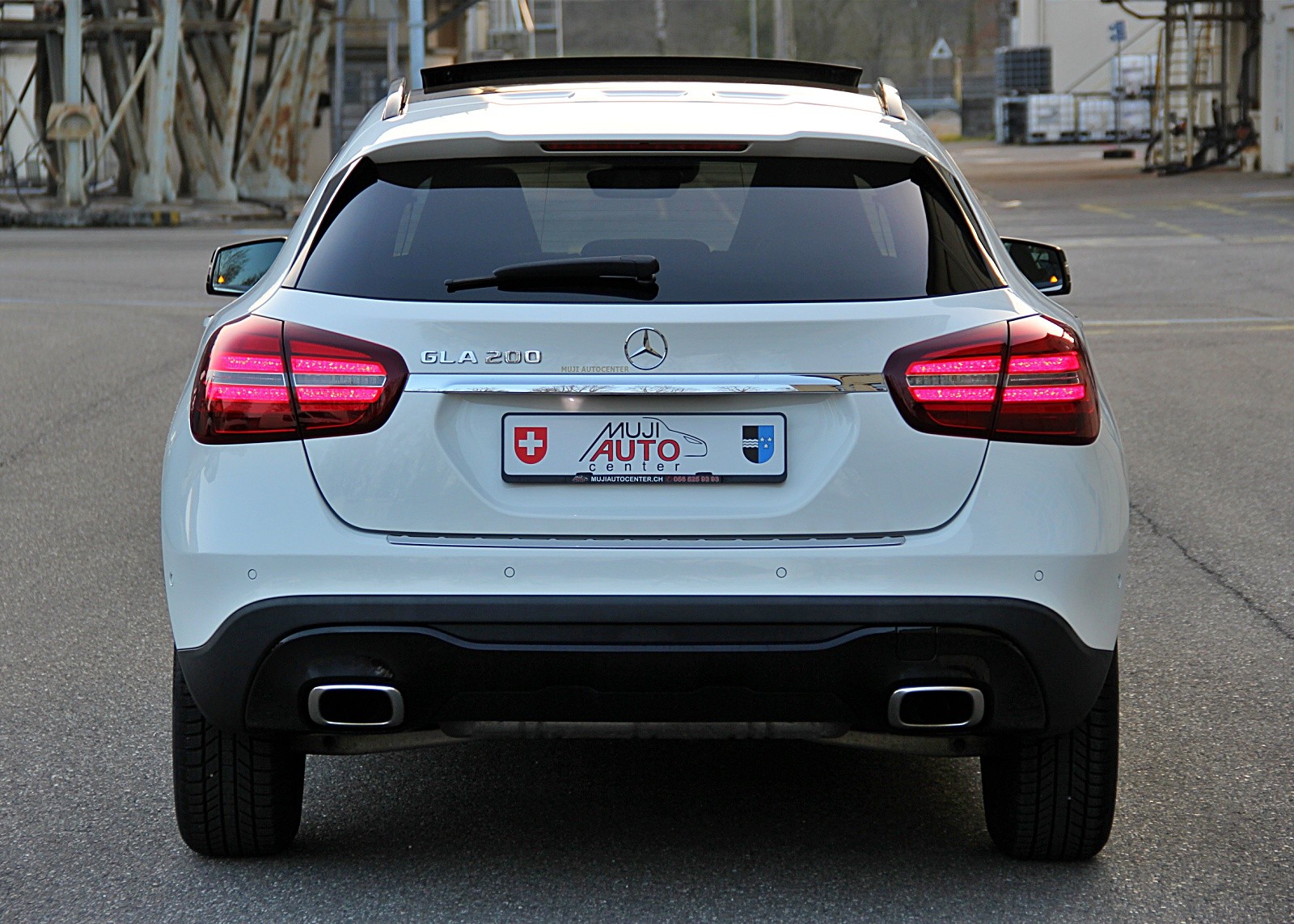 MERCEDES-BENZ GLA 200 Urban 7G-DCT-showroom-element-3