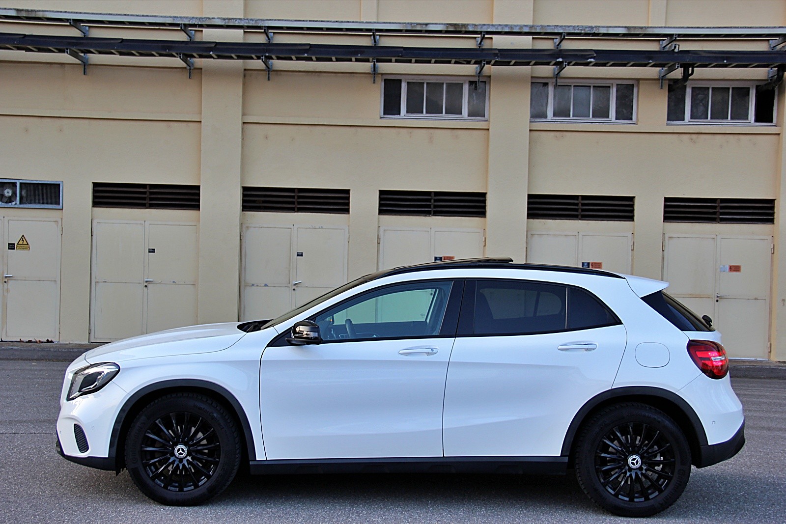 MERCEDES-BENZ GLA 200 Urban 7G-DCT-showroom-element-1