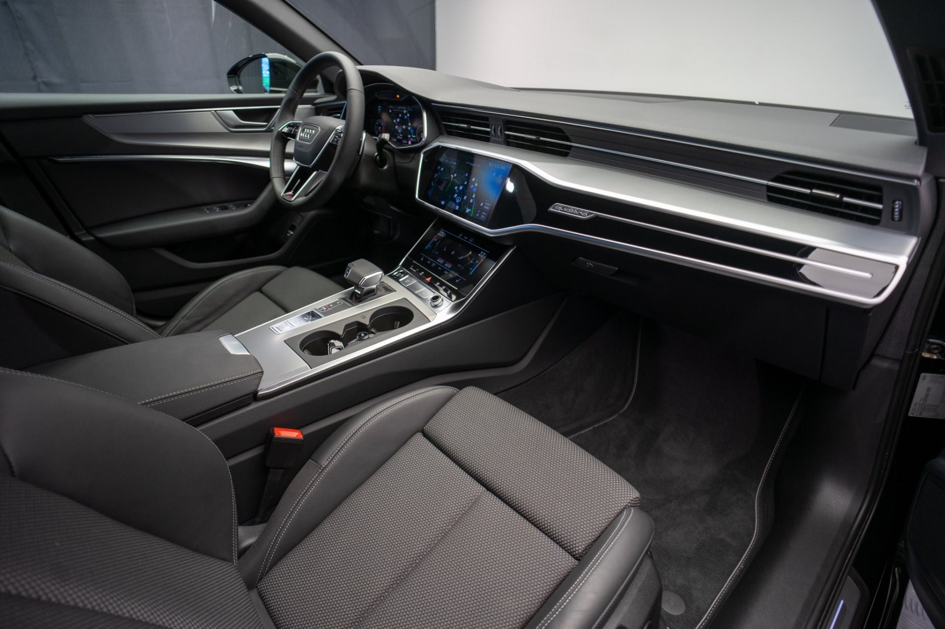 AUDI A6 Avant 40 TDI S Line quattro S-Tronic *CH-Fahrzeug* *AHK* *Standheizung* *Modell 24*-image-15