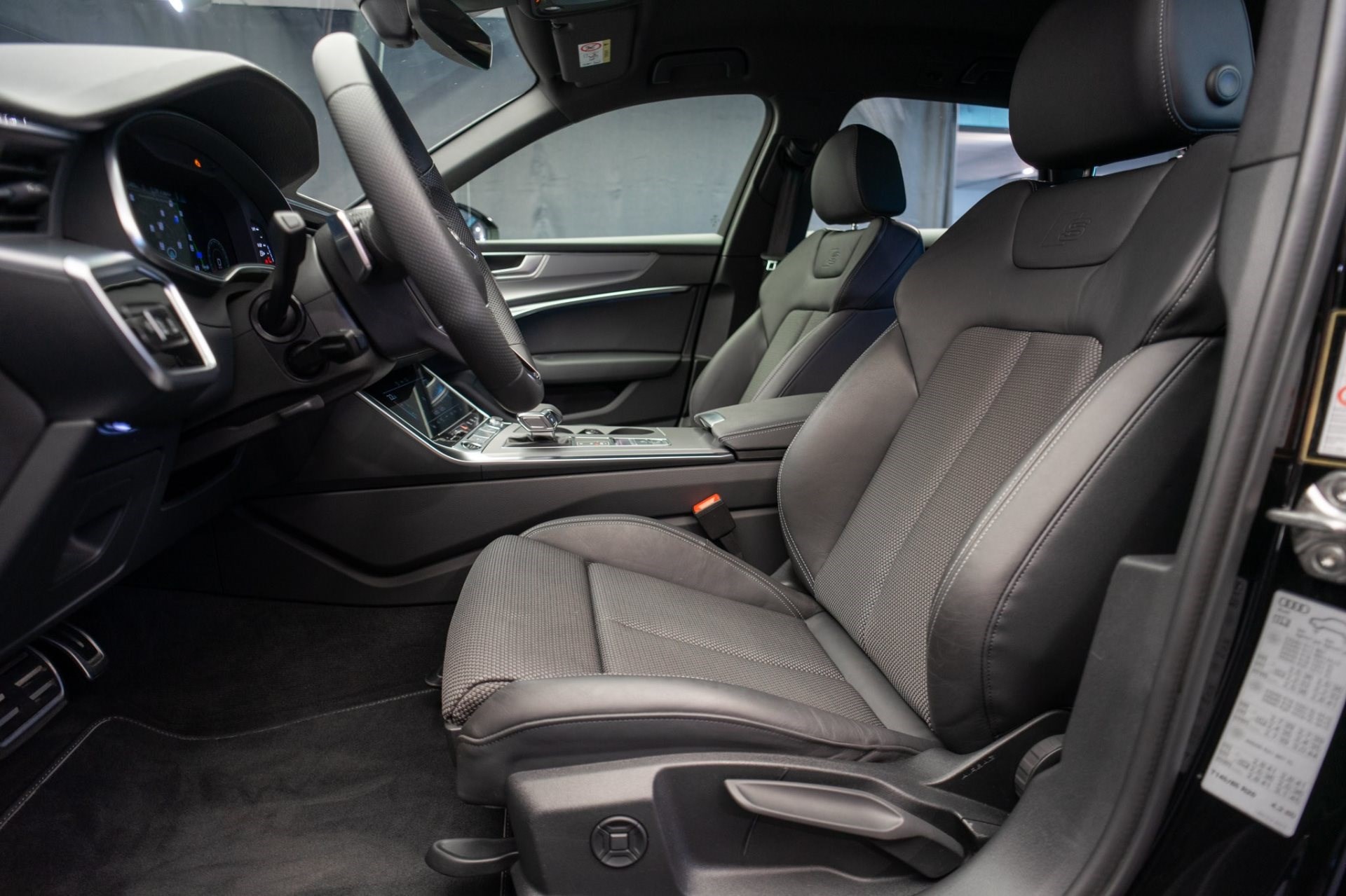 AUDI A6 Avant 40 TDI S Line quattro S-Tronic *CH-Fahrzeug* *AHK* *Standheizung* *Modell 24*-image-16
