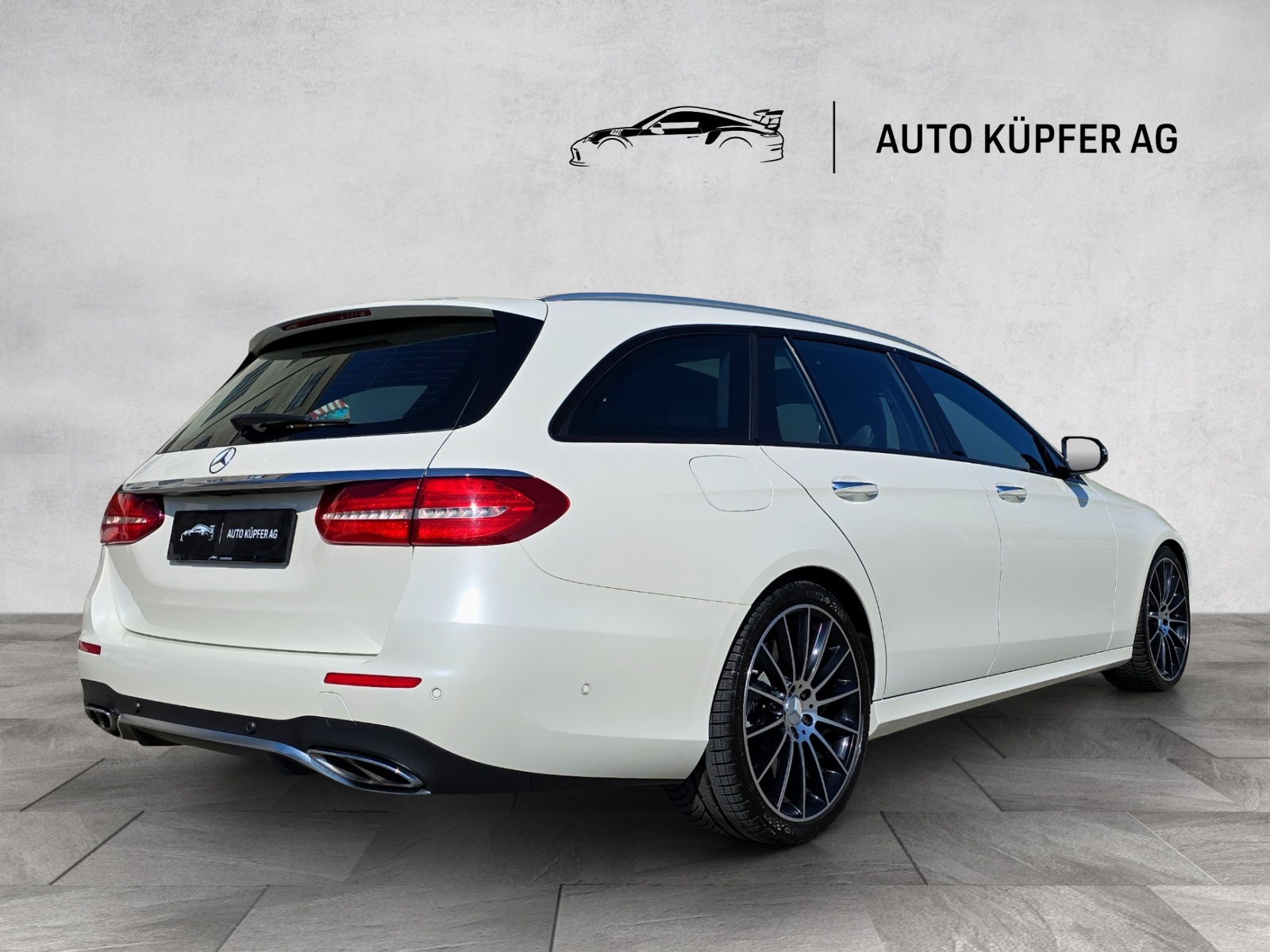MERCEDES-BENZ E 43 AMG 4 Matic 9G-Tronic-showroom-element-2