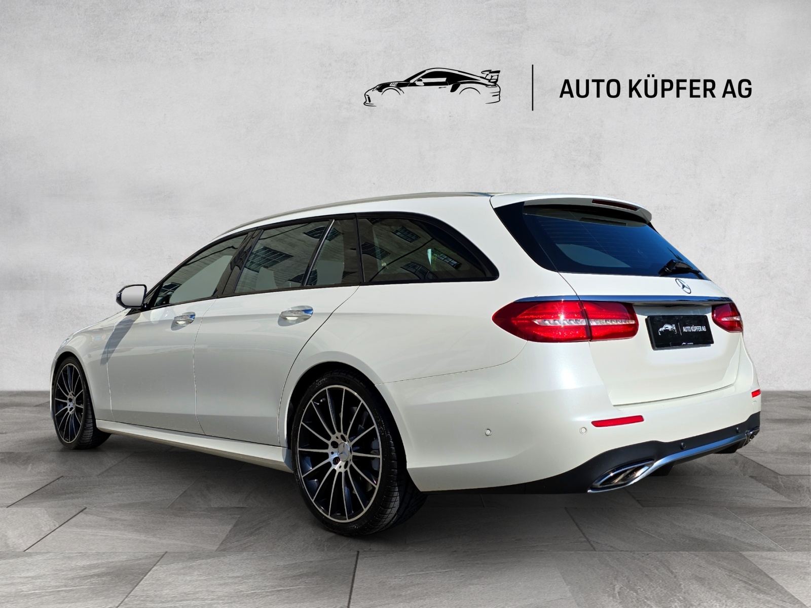 MERCEDES-BENZ E 43 AMG 4 Matic 9G-Tronic-showroom-element-3