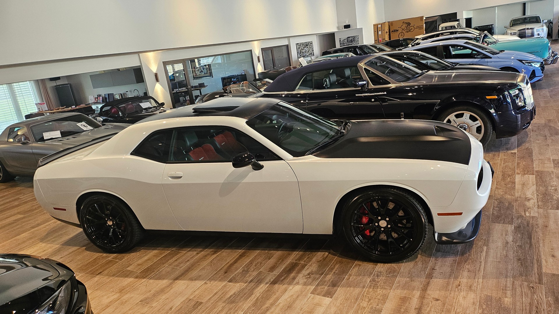 DODGE Challenger SRT 392 6.4 V8 Hemi-image-8