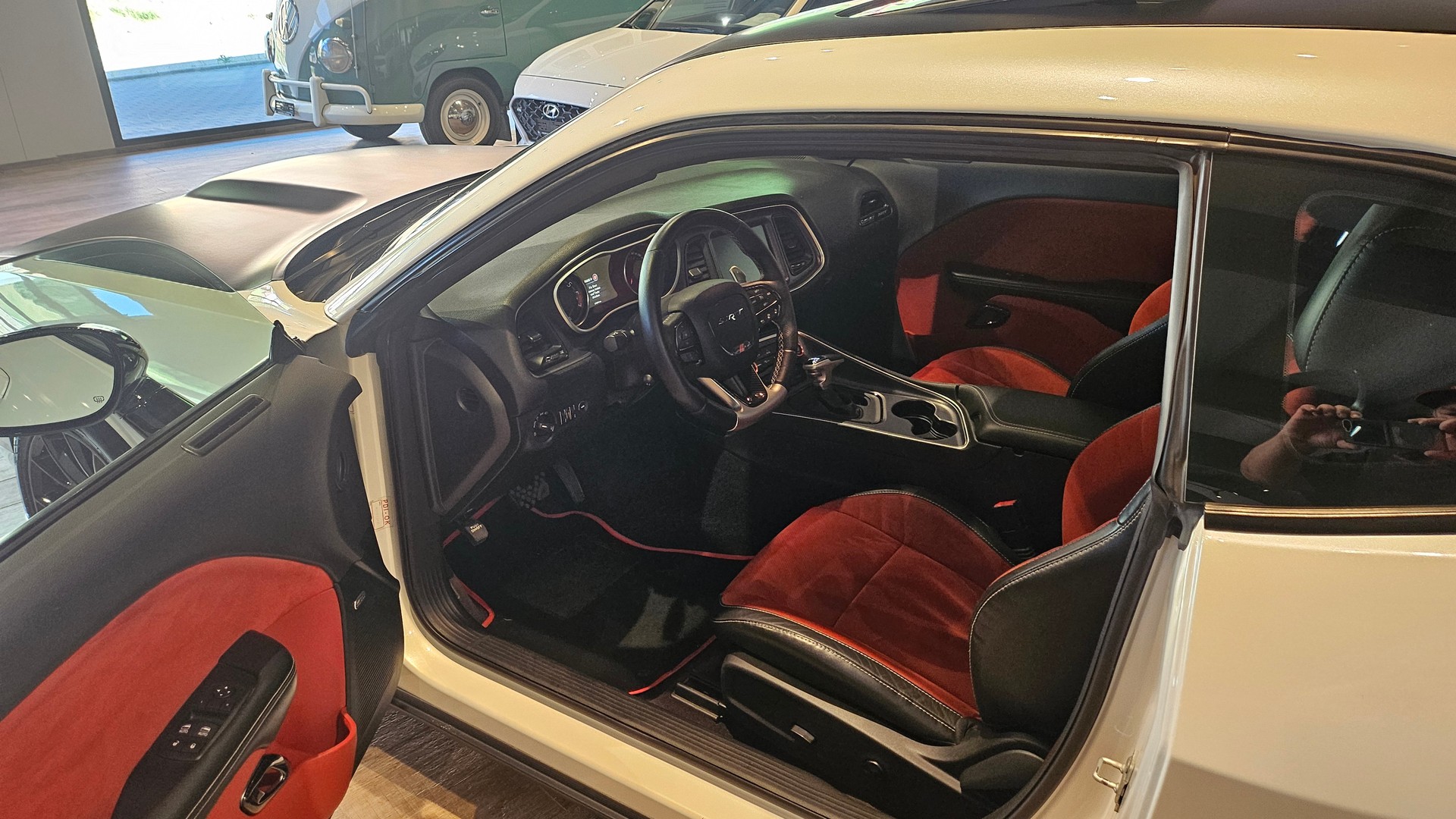 DODGE Challenger SRT 392 6.4 V8 Hemi-image-18