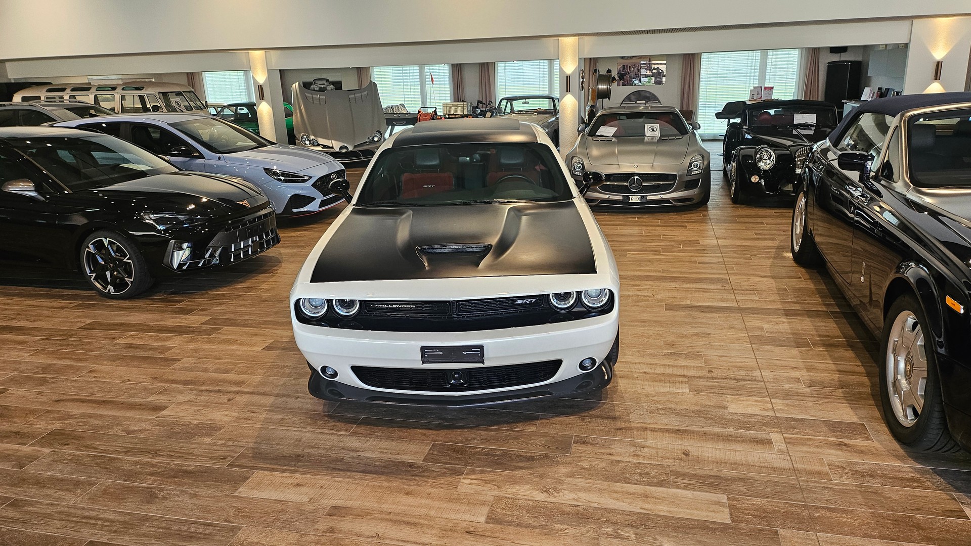 DODGE Challenger SRT 392 6.4 V8 Hemi-image-4