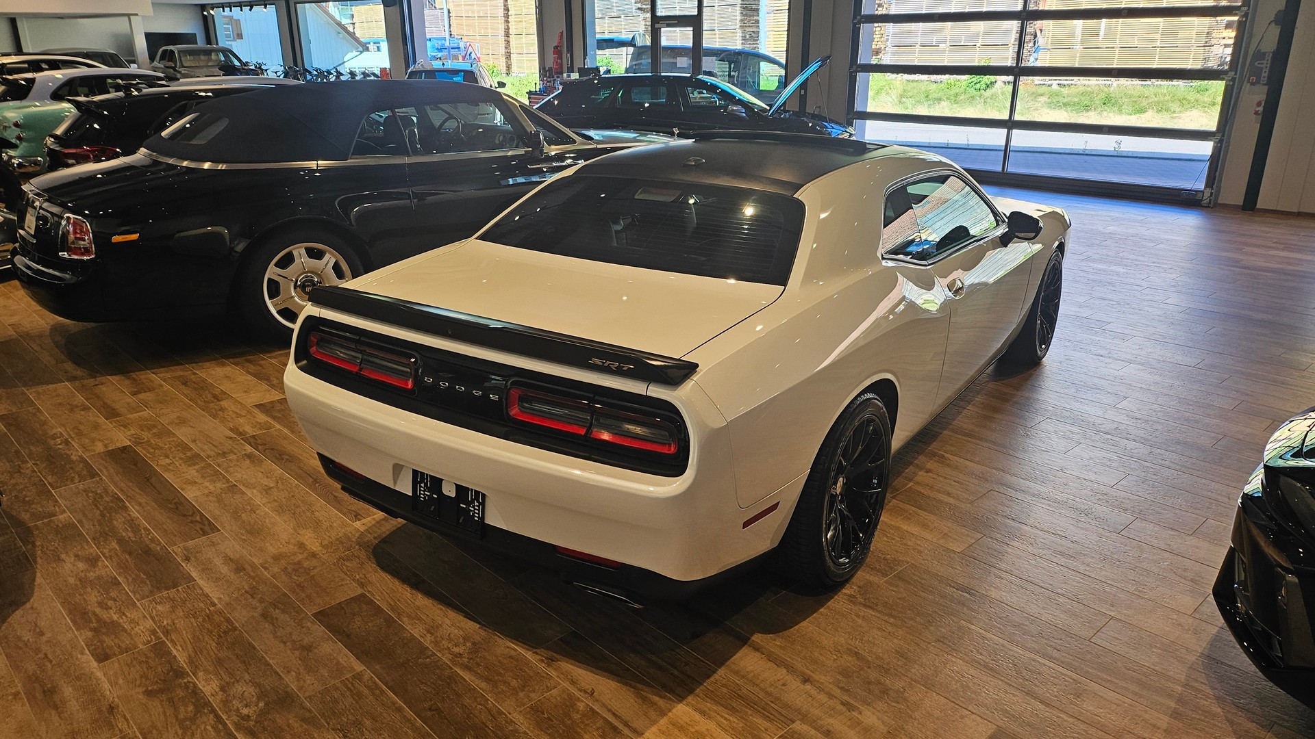 DODGE Challenger SRT 392 6.4 V8 Hemi-image-11