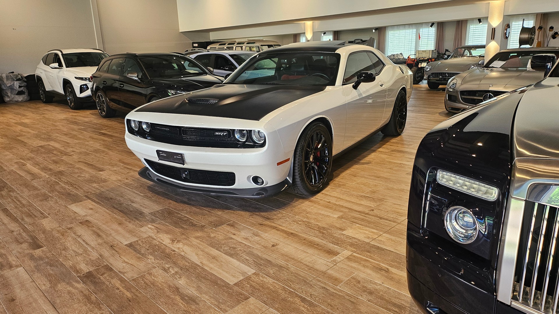 DODGE Challenger SRT 392 6.4 V8 Hemi-showroom-element-1