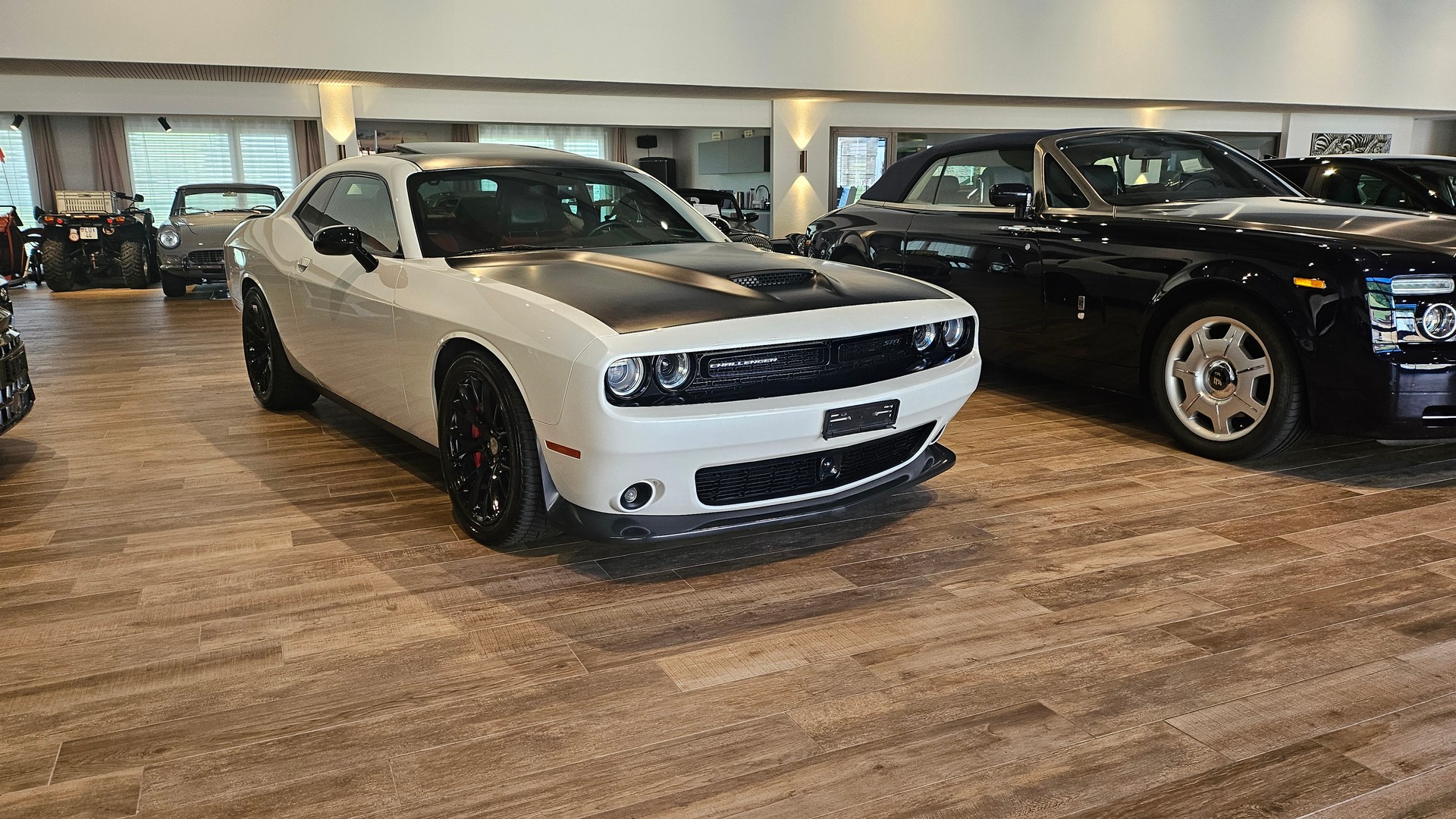 DODGE Challenger SRT 392 6.4 V8 Hemi-image-5