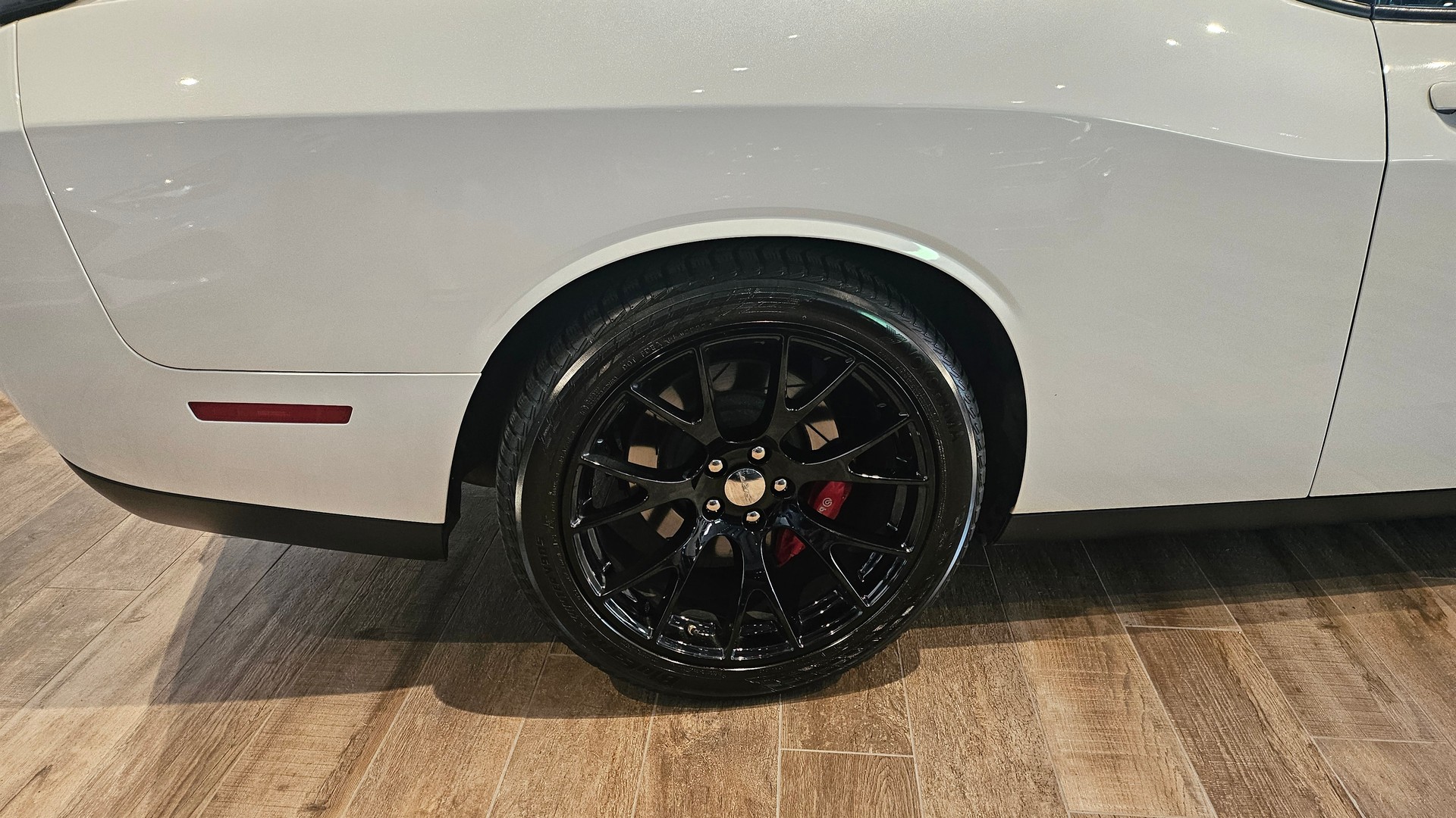 DODGE Challenger SRT 392 6.4 V8 Hemi-image-9