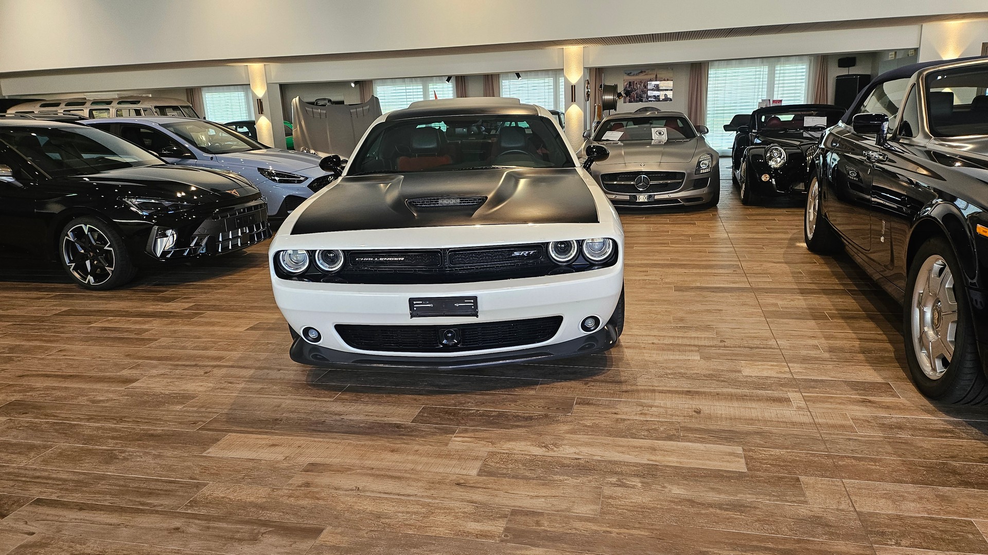 DODGE Challenger SRT 392 6.4 V8 Hemi-showroom-element-3