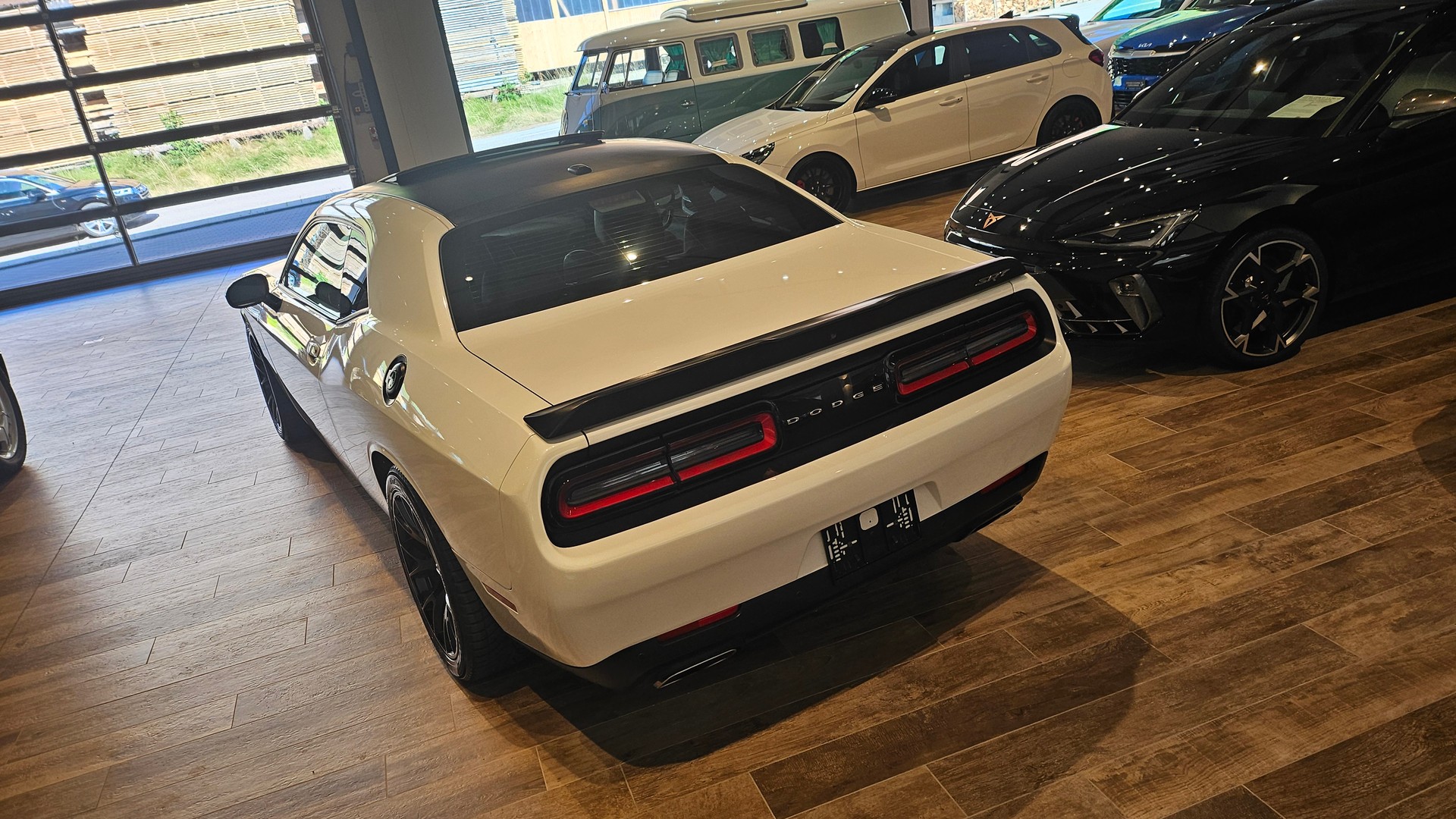DODGE Challenger SRT 392 6.4 V8 Hemi-image-15