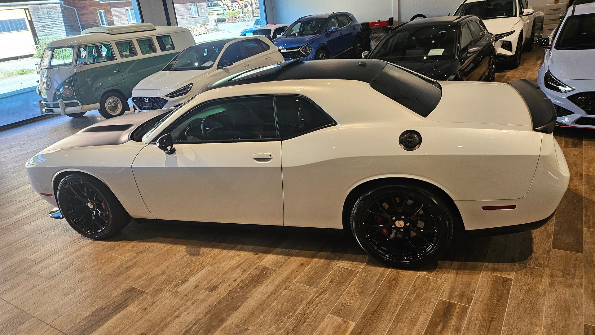 DODGE Challenger SRT 392 6.4 V8 Hemi-image-17