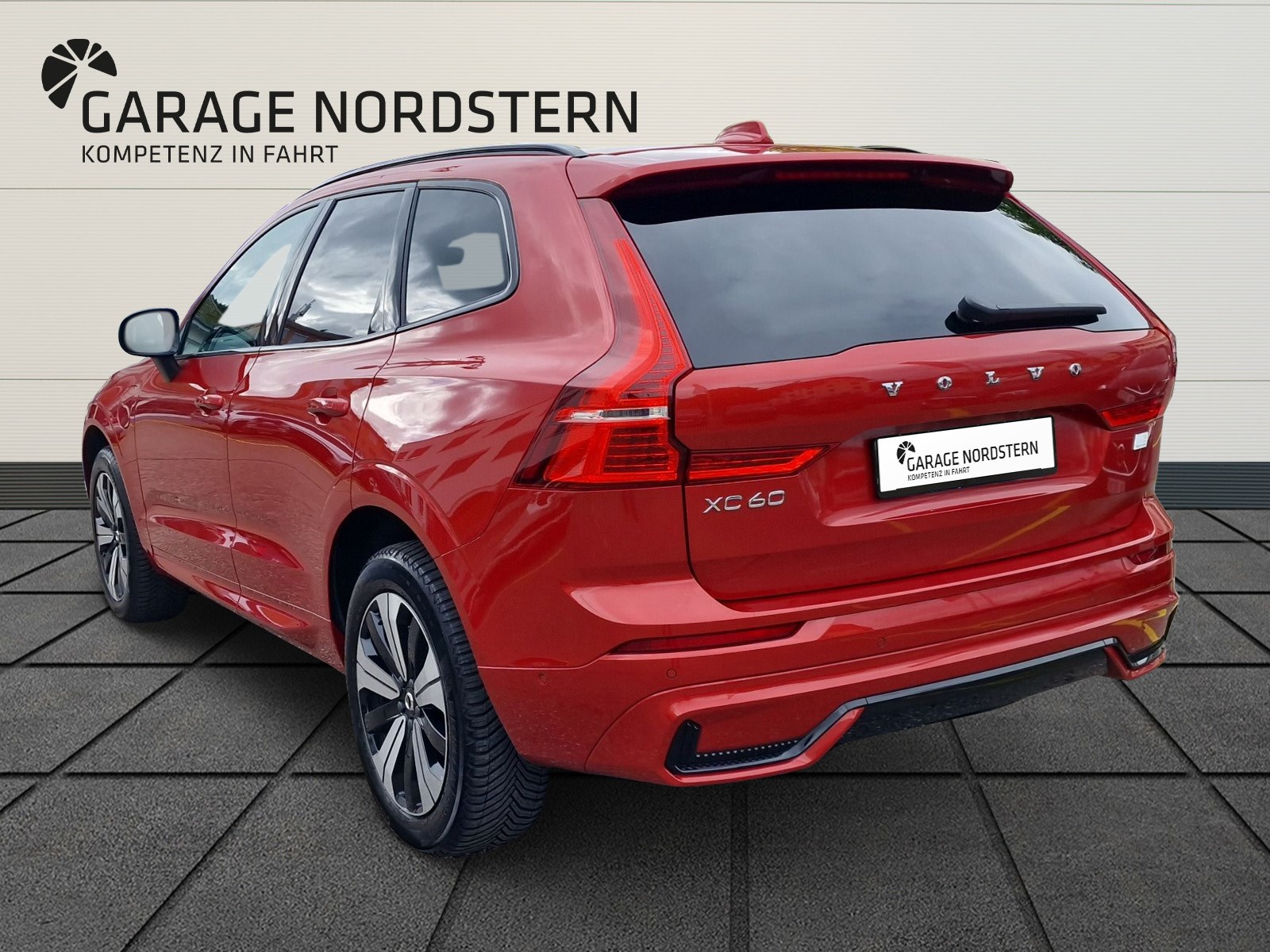 VOLVO XC60 2.0 T6 TE Plus Dark eAWD-showroom-element-2