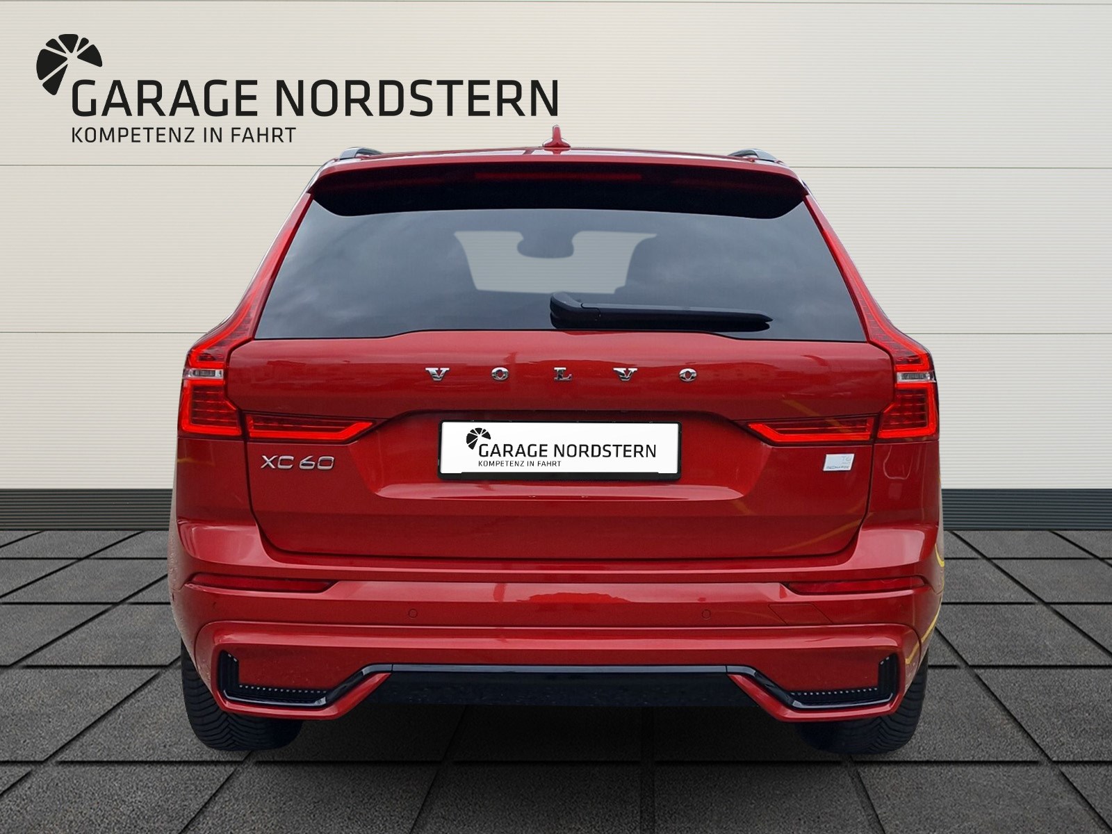 VOLVO XC60 2.0 T6 TE Plus Dark eAWD-showroom-element-3