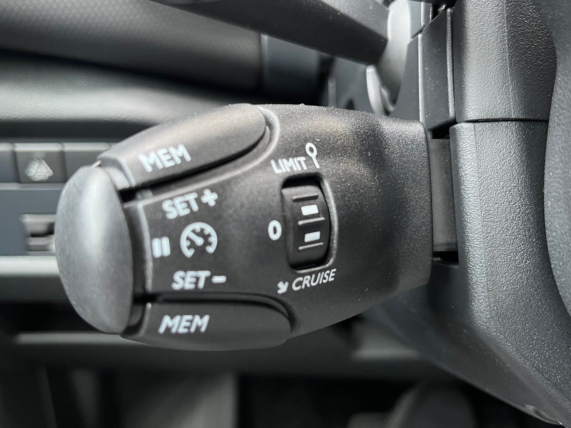 CITROEN C5 AIRCROSS 1.6 Plug-in Hybrid YOU+-image-12