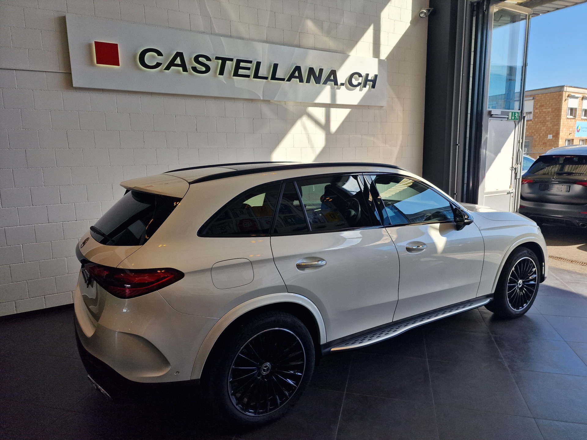 MERCEDES-BENZ GLC 400 e 4M 9G-Tronic-showroom-element-3