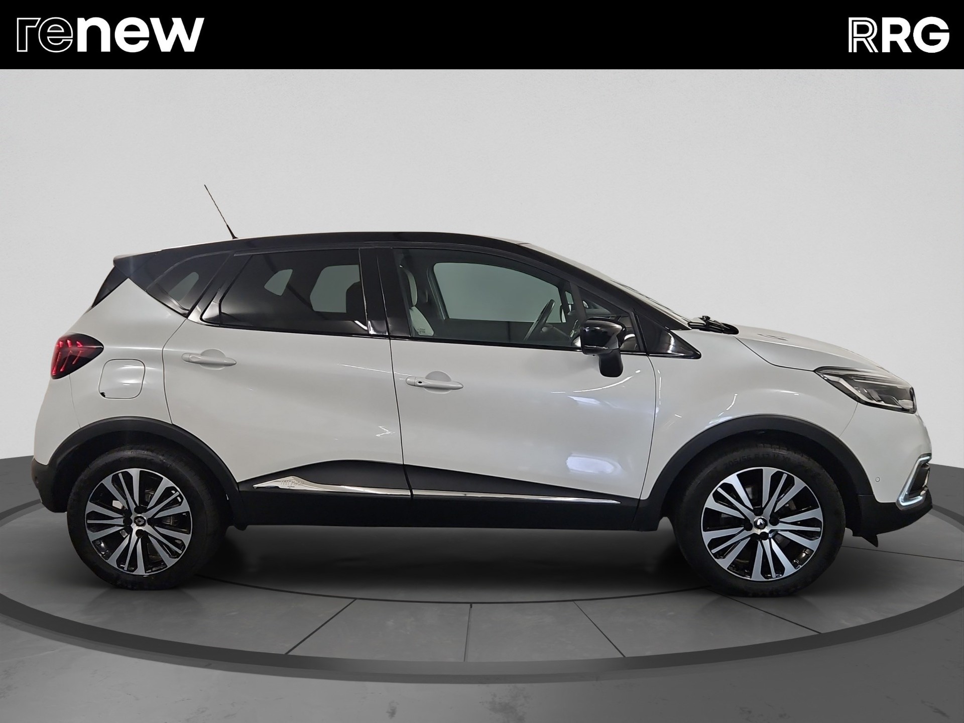 RENAULT Captur 1.2 T 16V Initiale Paris EDC-showroom-element-1