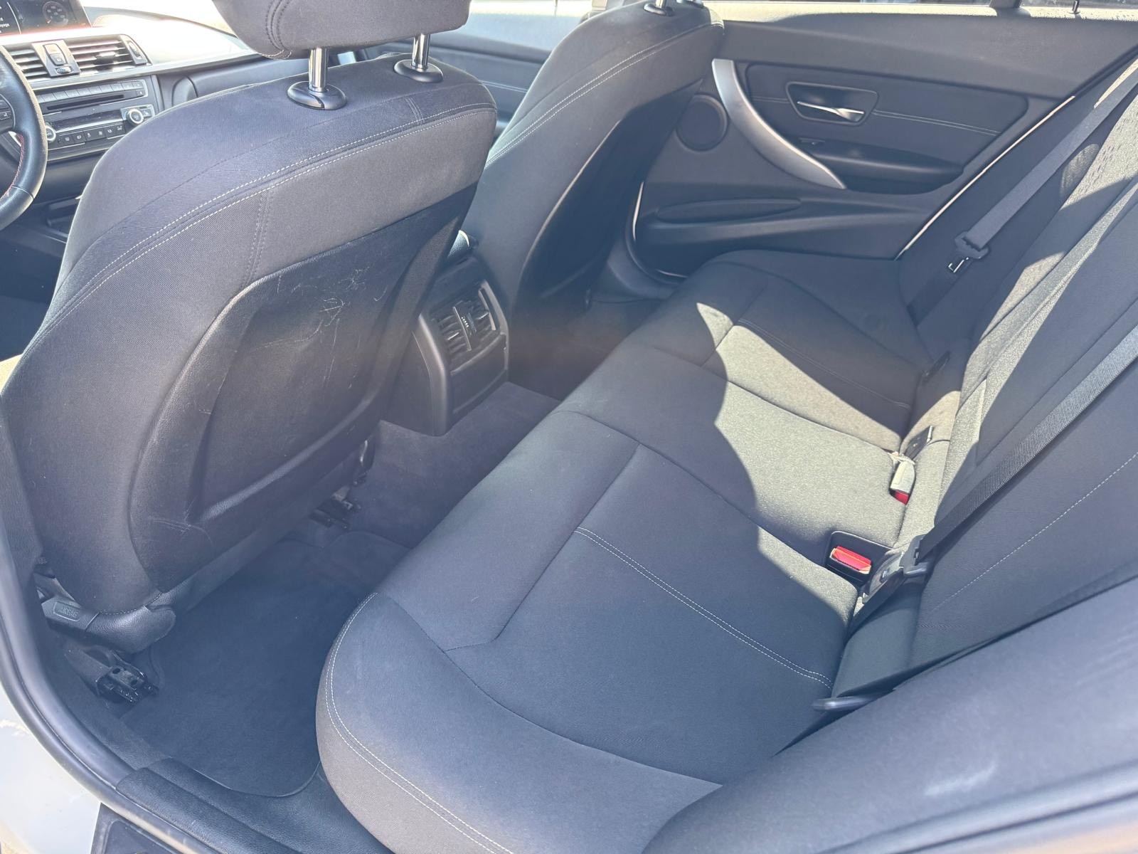BMW 330d xDrive Touring Luxury Line Steptronic-image-6