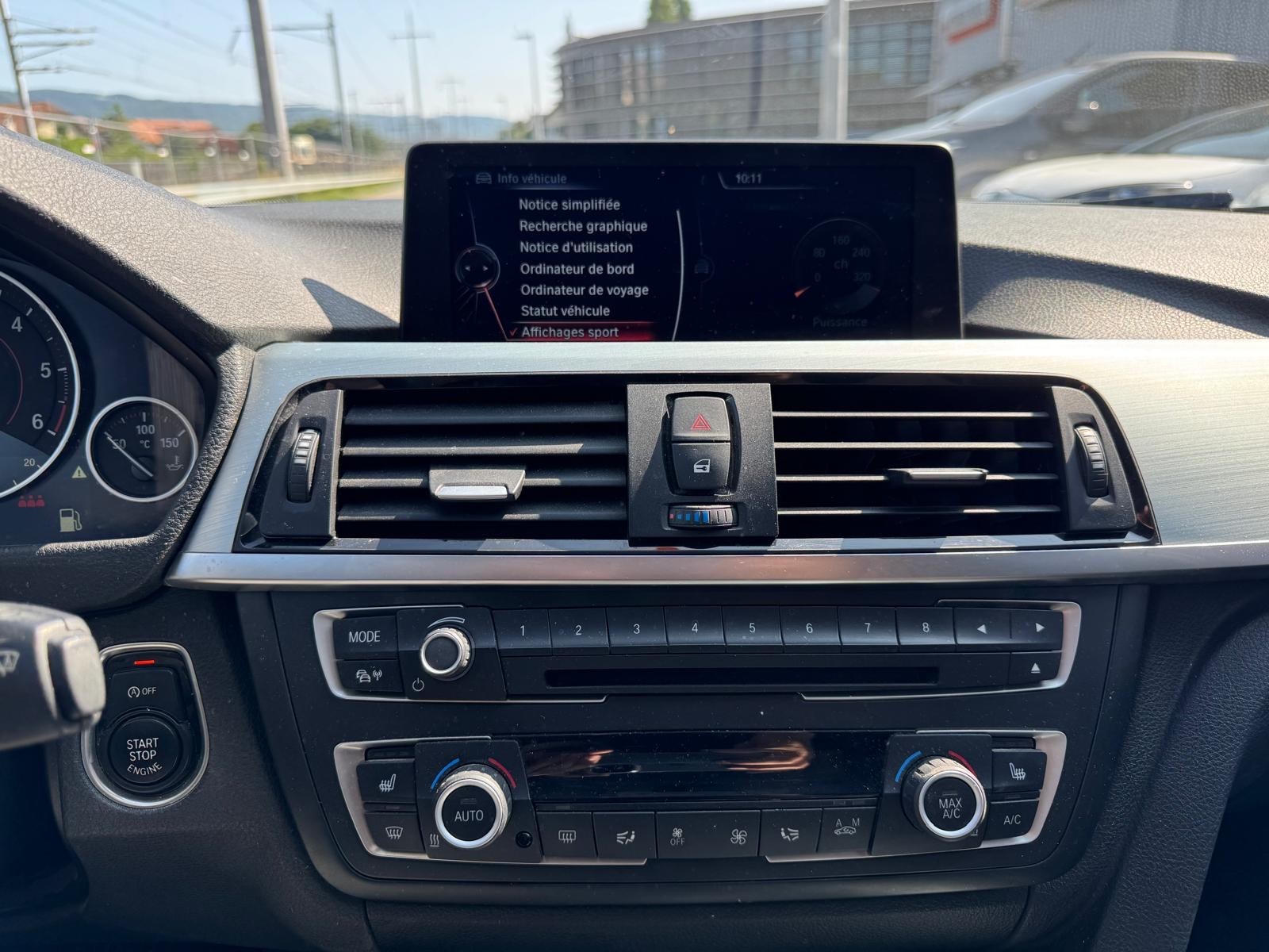 BMW 330d xDrive Touring Luxury Line Steptronic-image-8