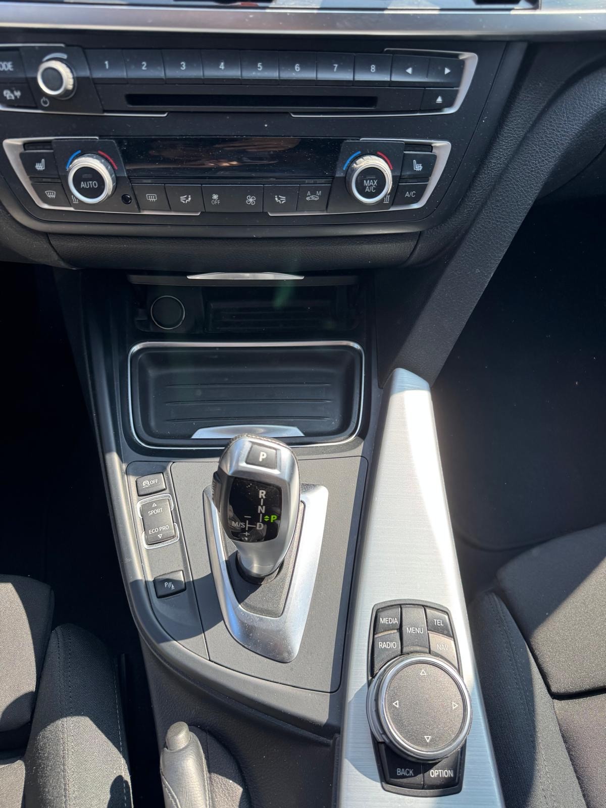 BMW 330d xDrive Touring Luxury Line Steptronic-image-4