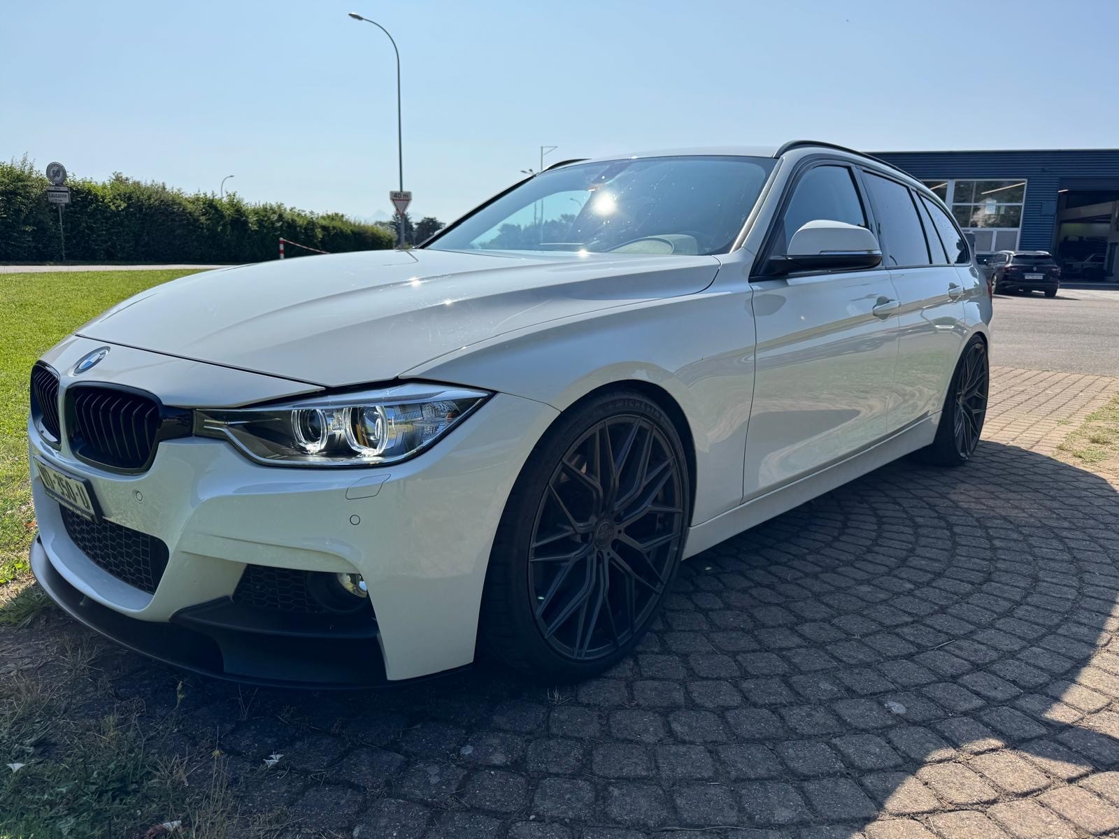 BMW 330d xDrive Touring Luxury Line Steptronic