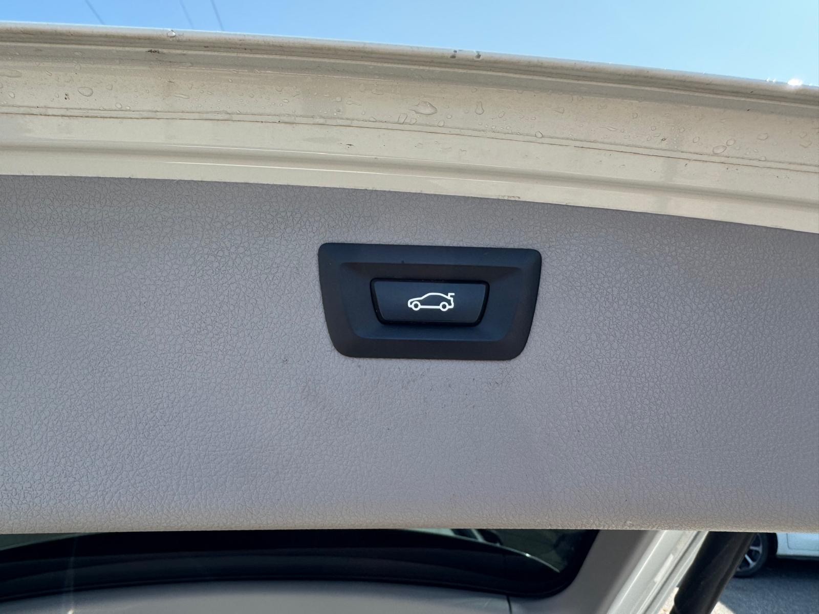 BMW 330d xDrive Touring Luxury Line Steptronic-image-9