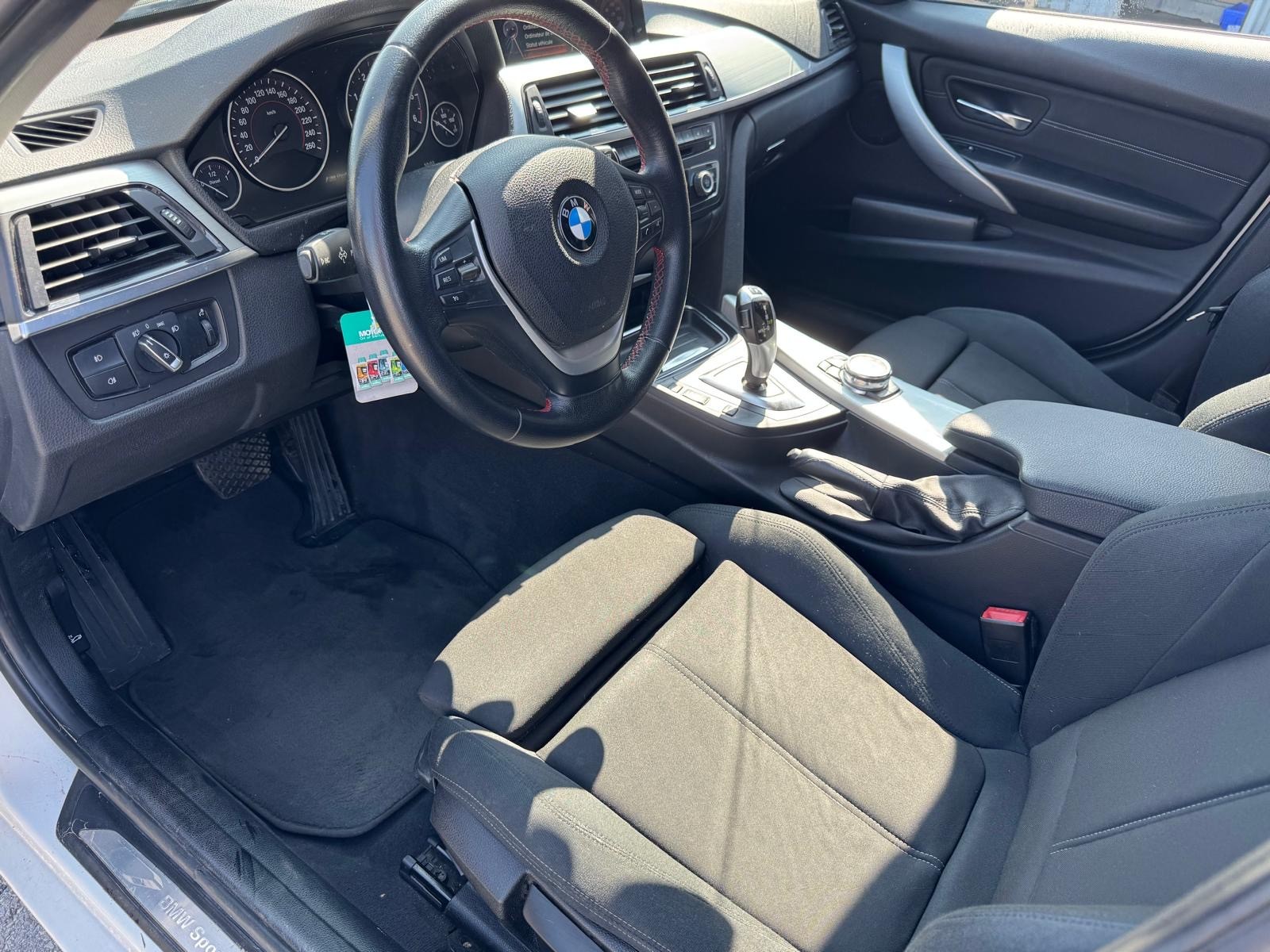 BMW 330d xDrive Touring Luxury Line Steptronic-image-10