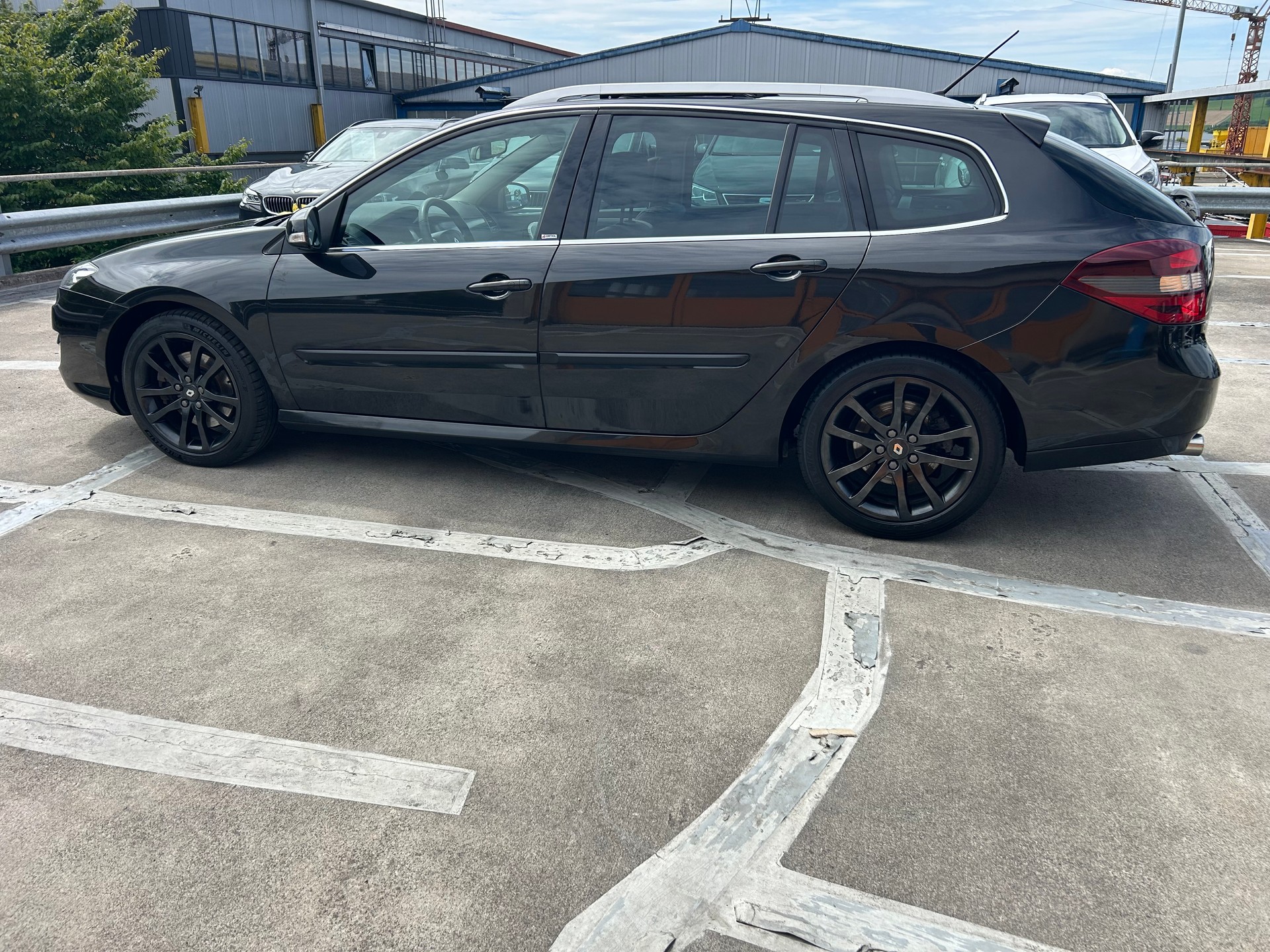 RENAULT Laguna Grandtour 2.0 dCi GT-showroom-element-1