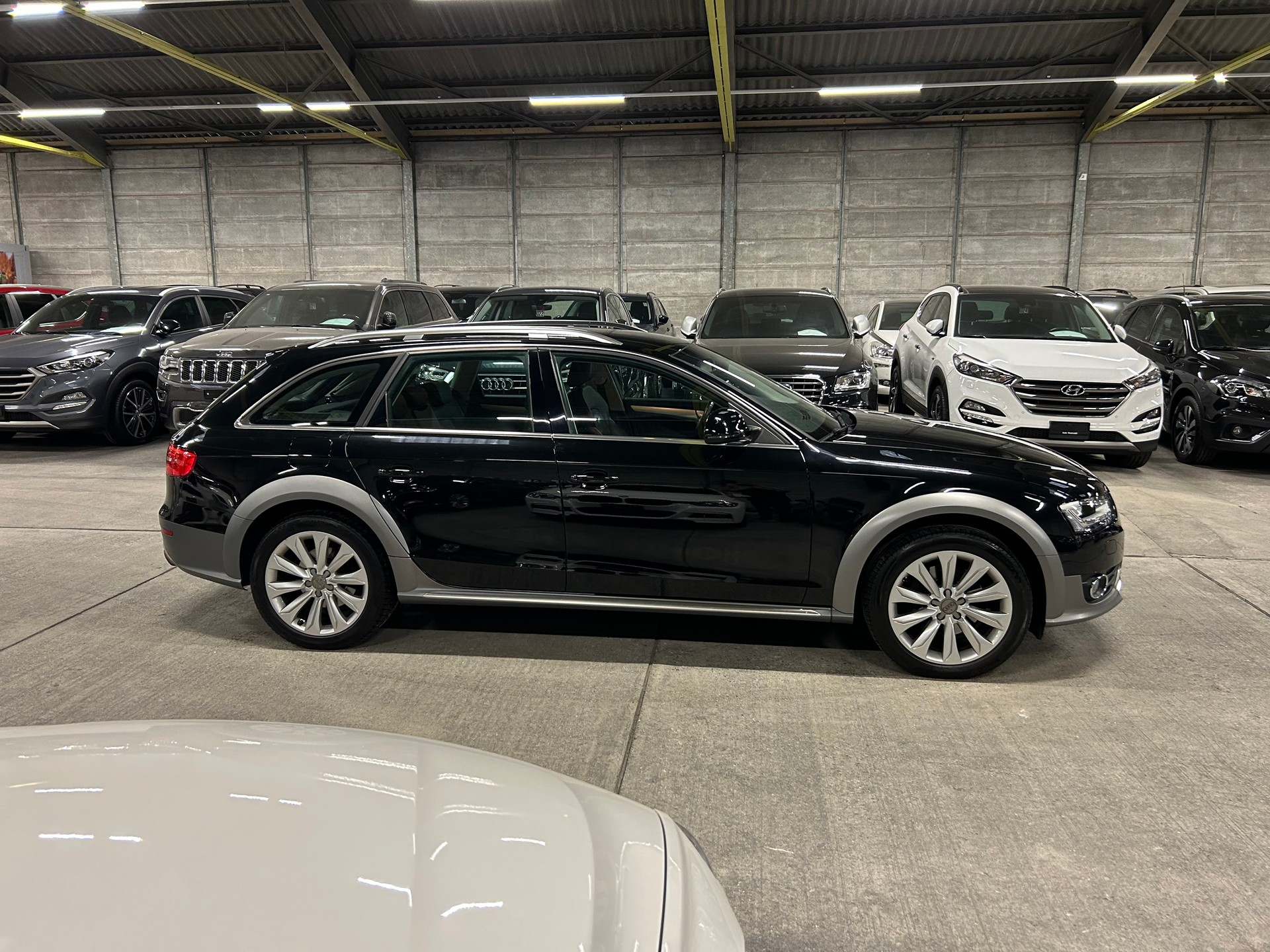 AUDI A4 allroad 2.0 TFSI quattro S-tronic-showroom-element-3