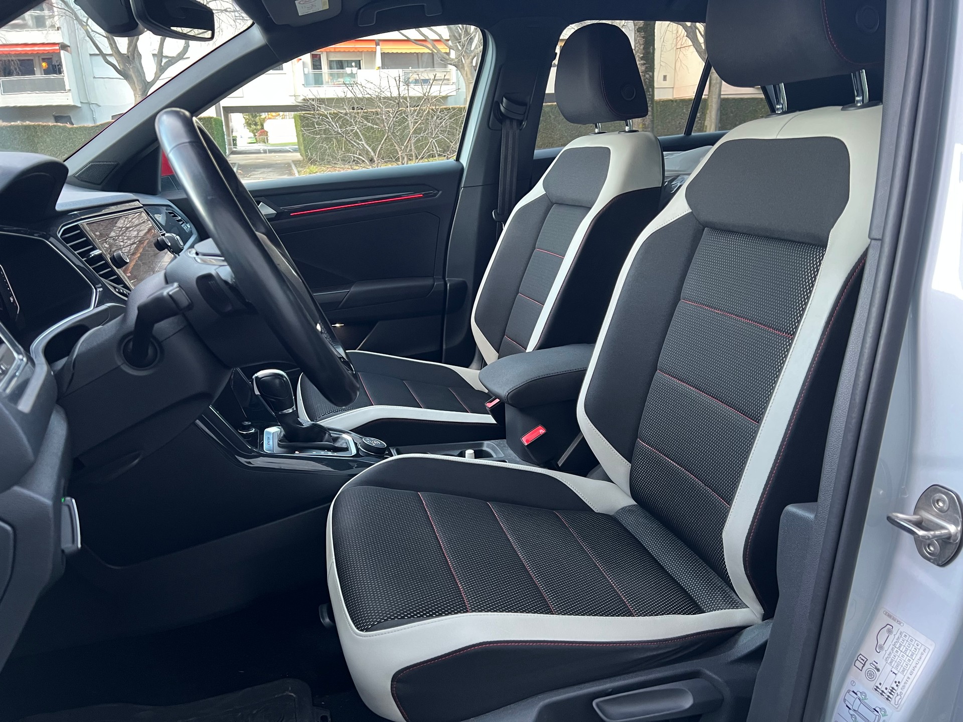VW T-Roc 2.0 TSI Sport DSG 4Motion-image-9