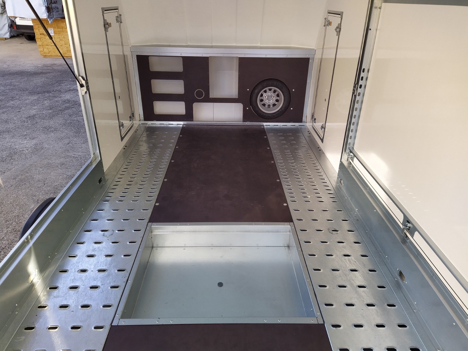 BRIAN JAMES TRAILERS RaceSport-image-11