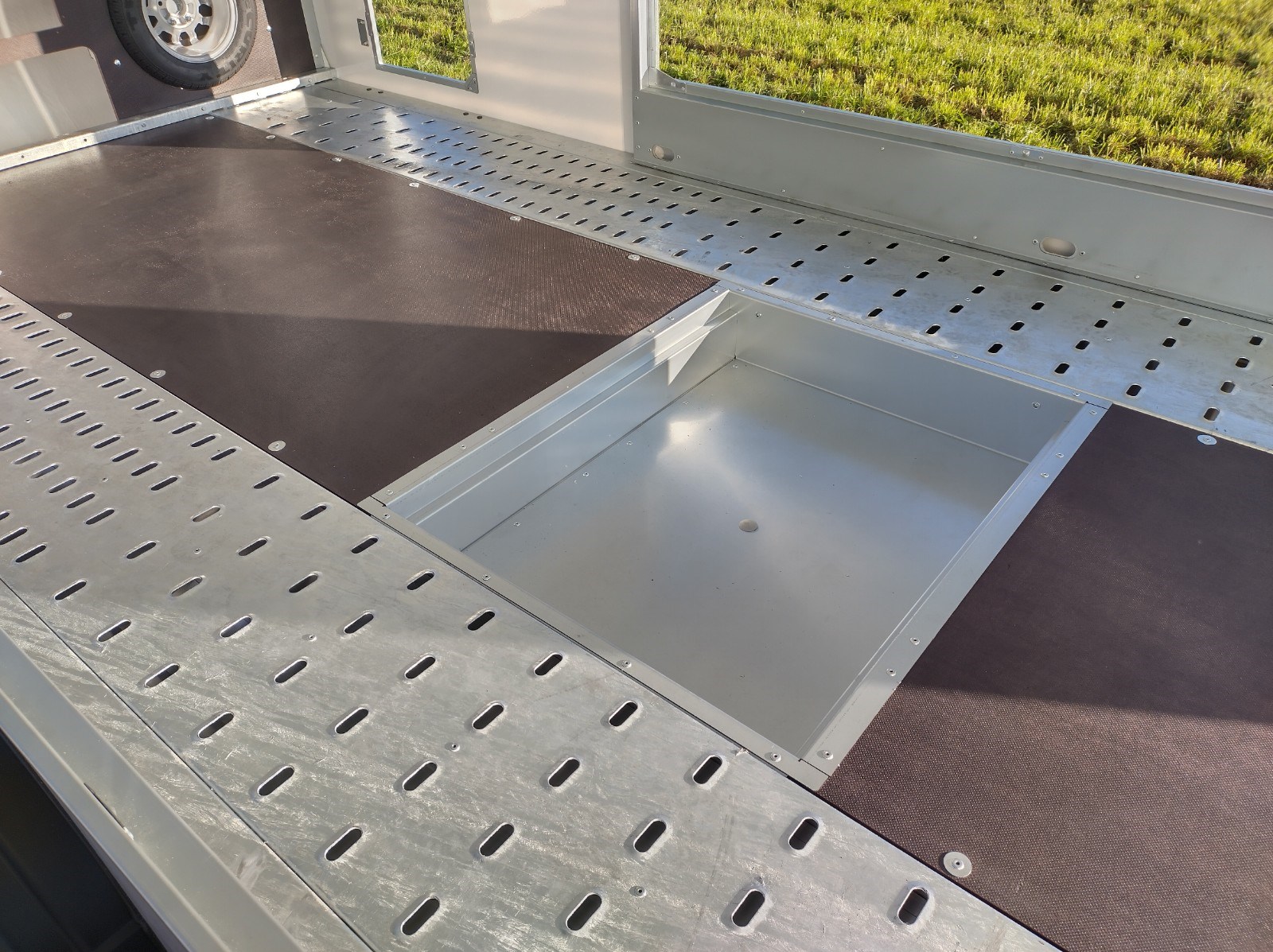 BRIAN JAMES TRAILERS RaceSport-image-3
