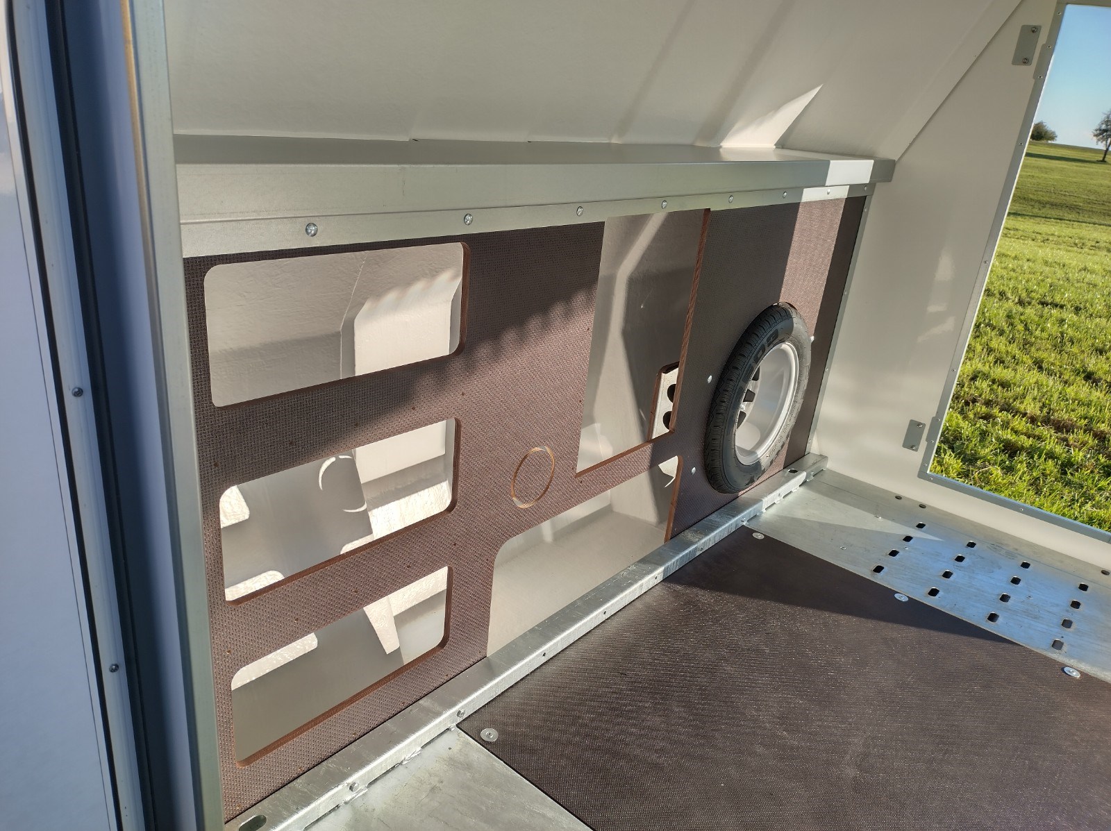 BRIAN JAMES TRAILERS RaceSport-image-2