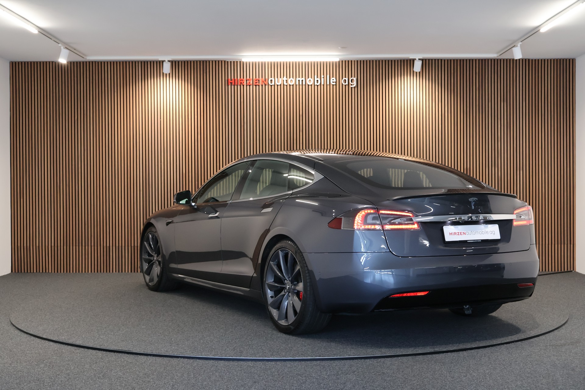 TESLA Model S 100 D Performance-showroom-element-2